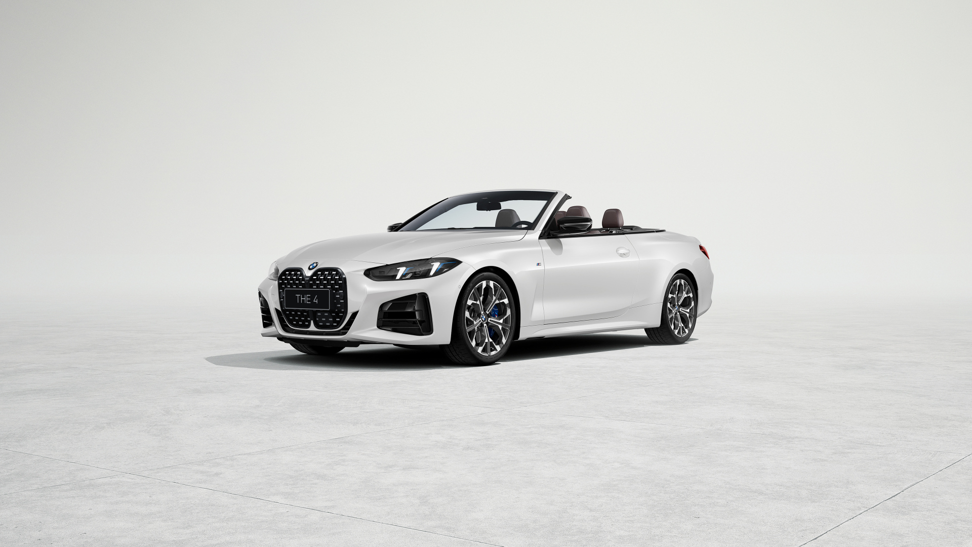 Серебристый кабриолет BMW 430i Cabrio M Sport 2024 года