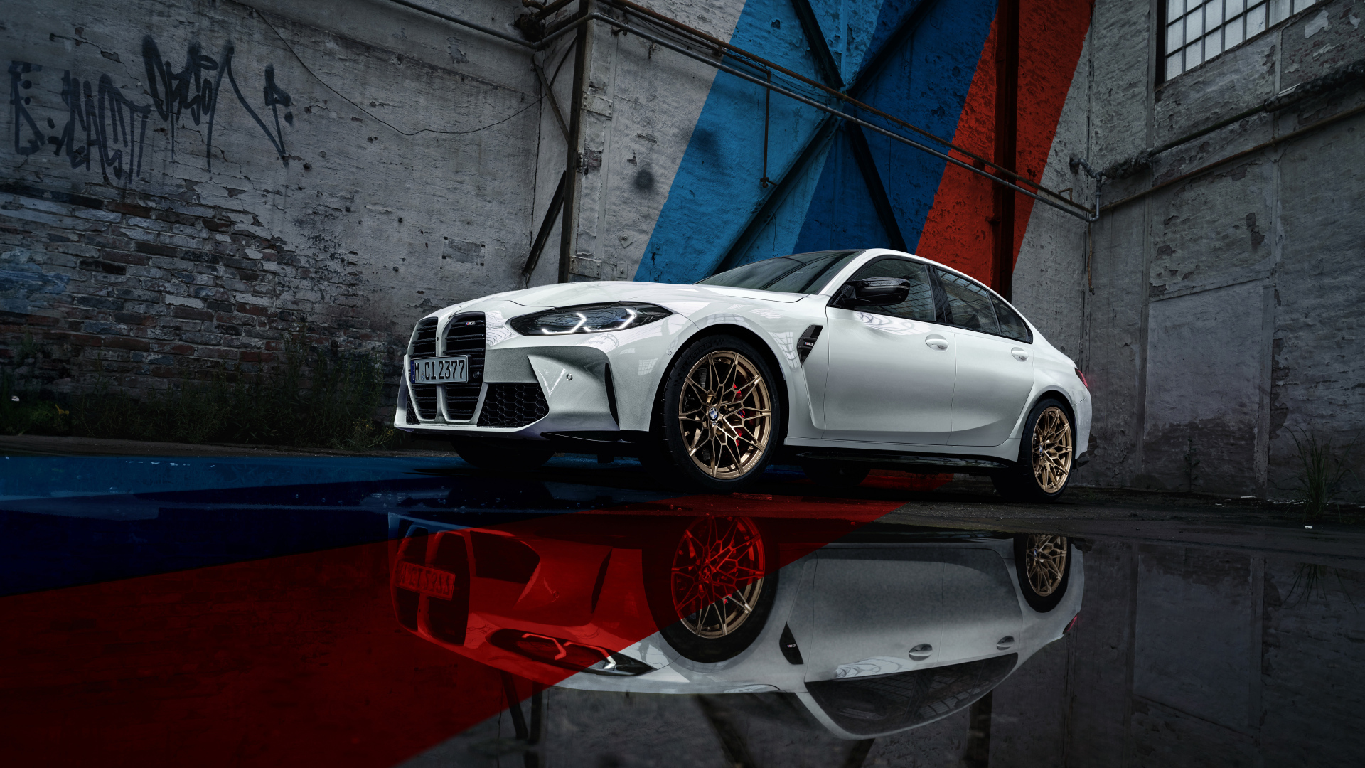 Белый автомобиль BMW M3 MT Final Edition 2024 года