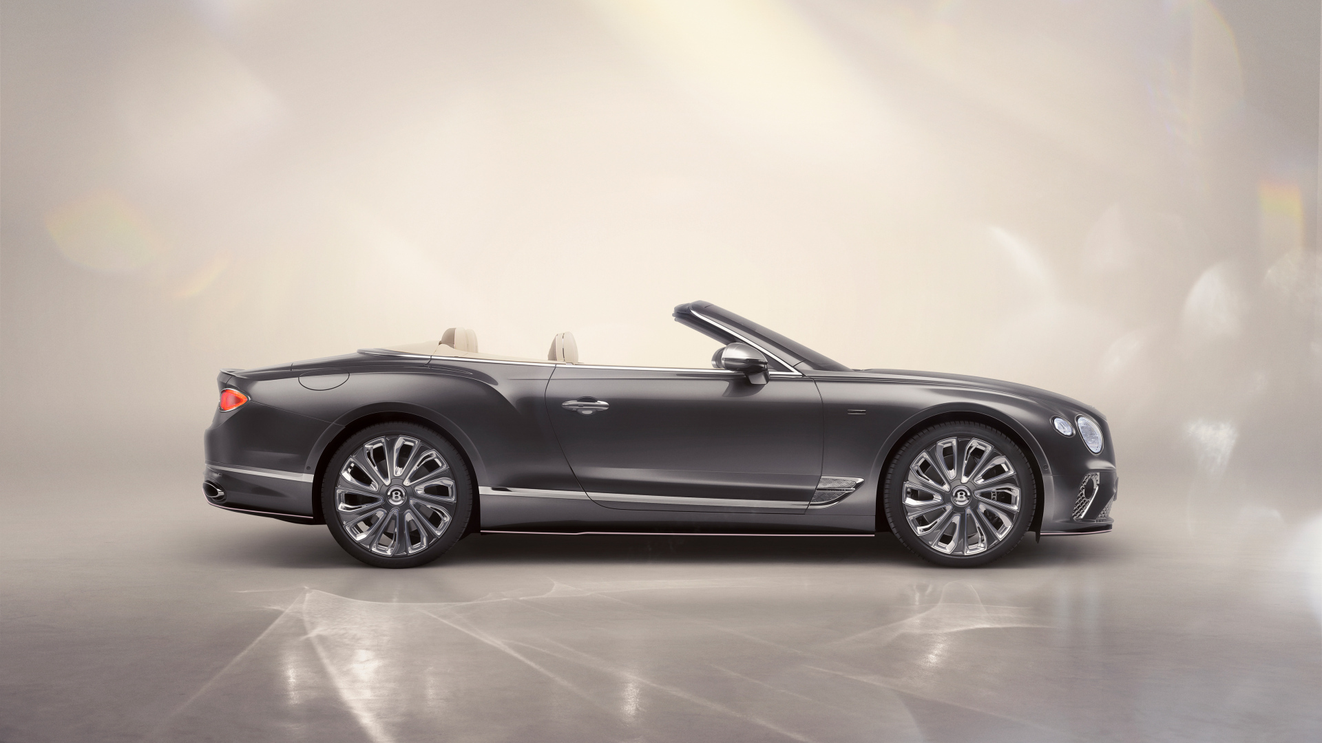 Вид сбоку на автомобиль  Bentley Continental GT Convertible Boodles By Mulliner 2024 года