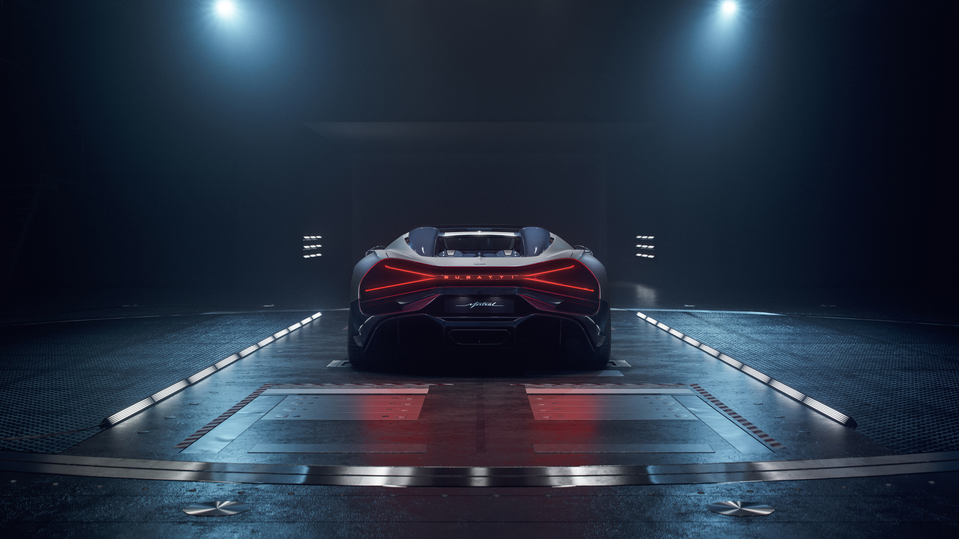 Вид сзади на автомобиль Bugatti Mistral