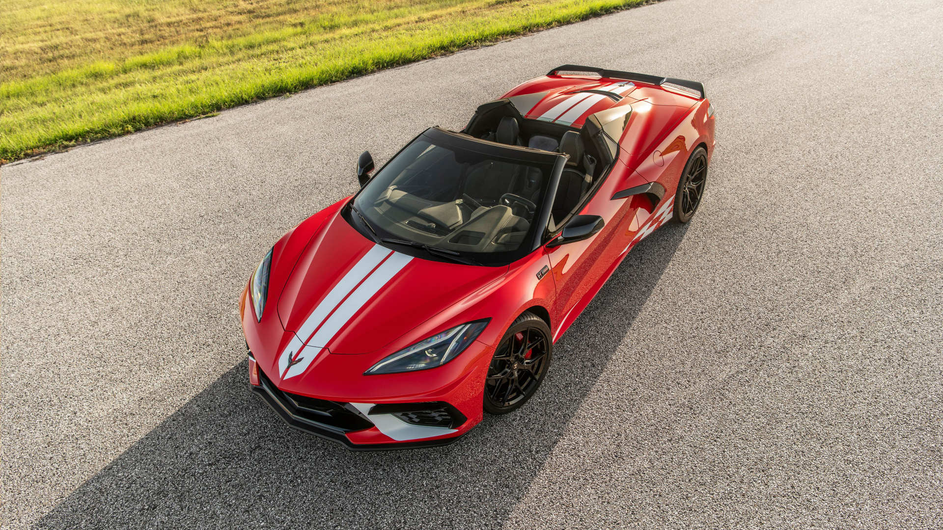 Быстрый спортивный автомобиль Chevrolet Corvette Stingray H700 Convertible 2024  года