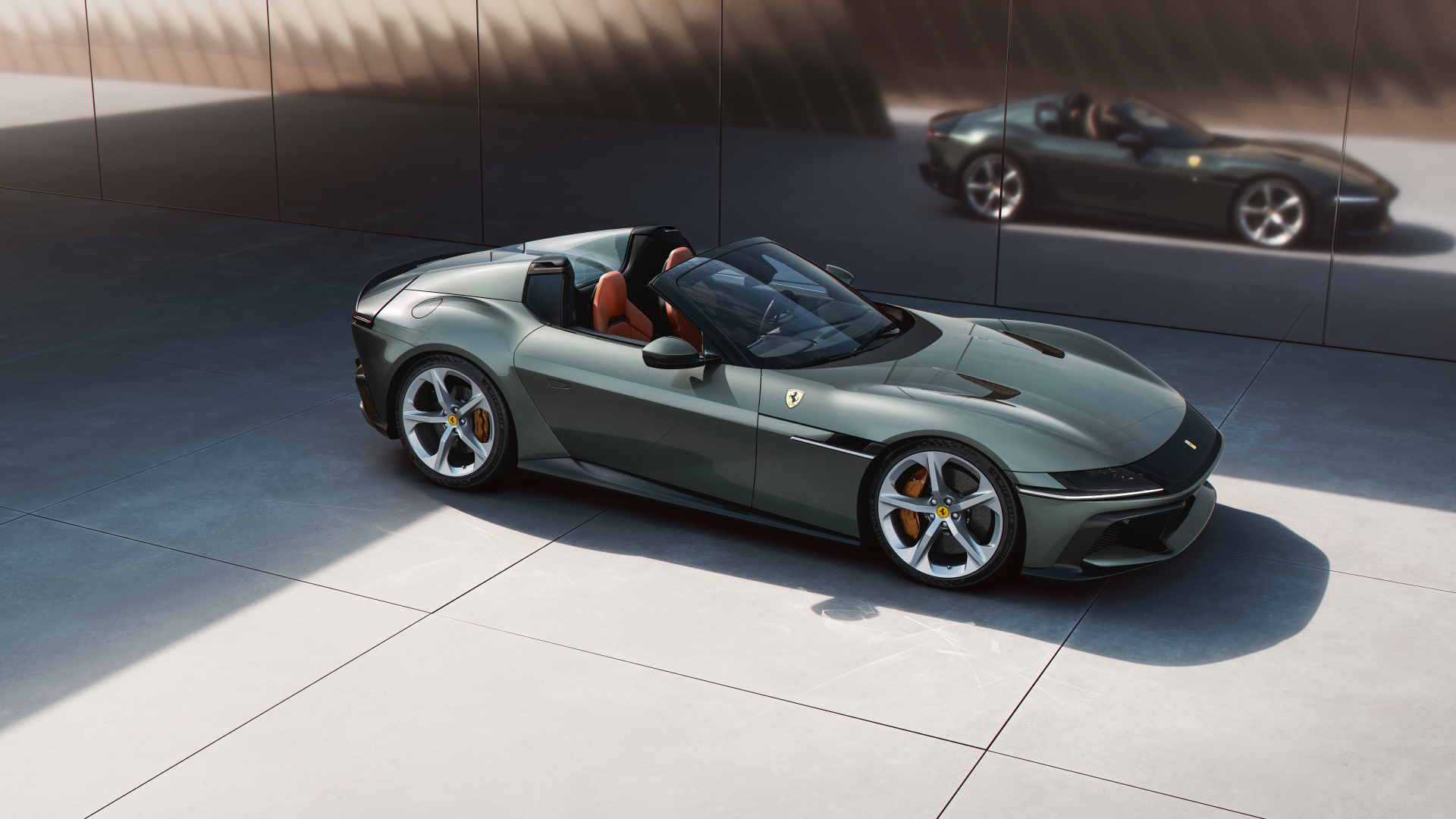 Зеленый автомобиль Ferrari 12Cilindri Spider 2024 года