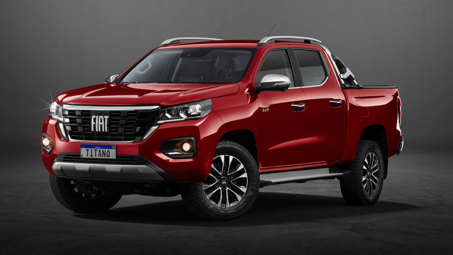 Красный Fiat Titano Ranch Cabine Dupla 4x4  2025 года на сером фоне