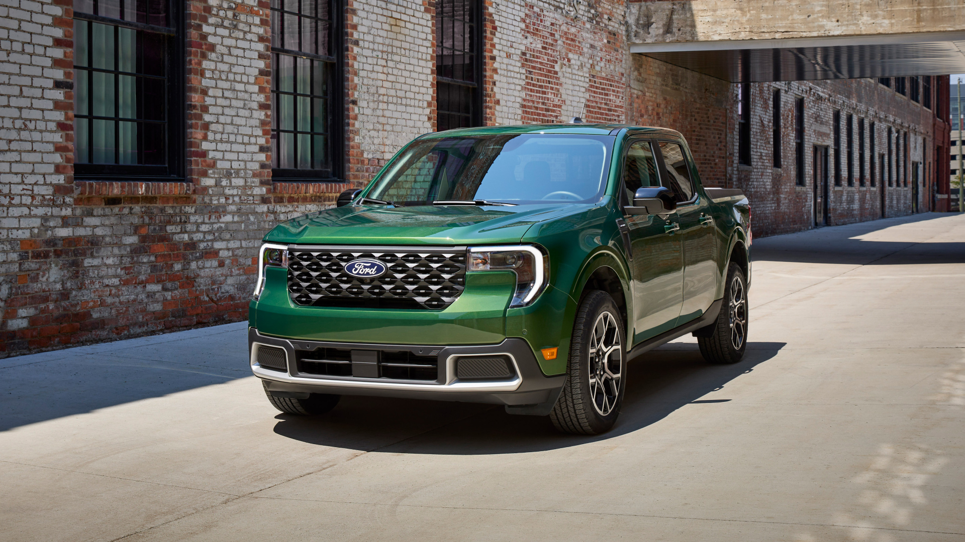 Зеленый автомобиль Ford Maverick Lariat 2025 года