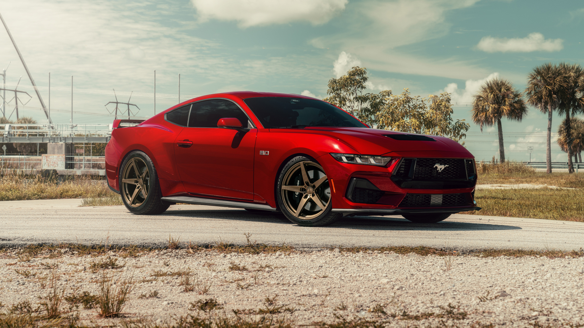 Красный Ford Mustang GT S650 на дороге