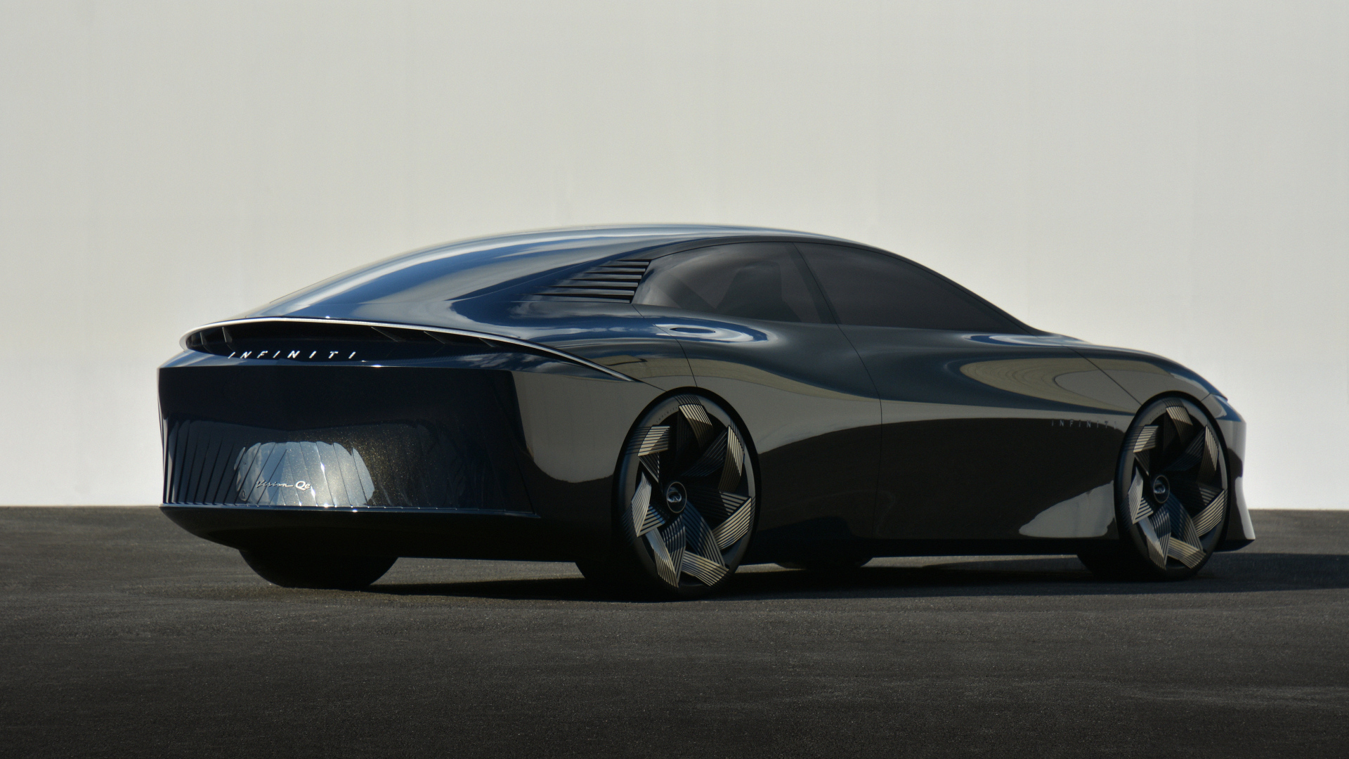 Вид сзади на автомобиль Infiniti Vision Qe