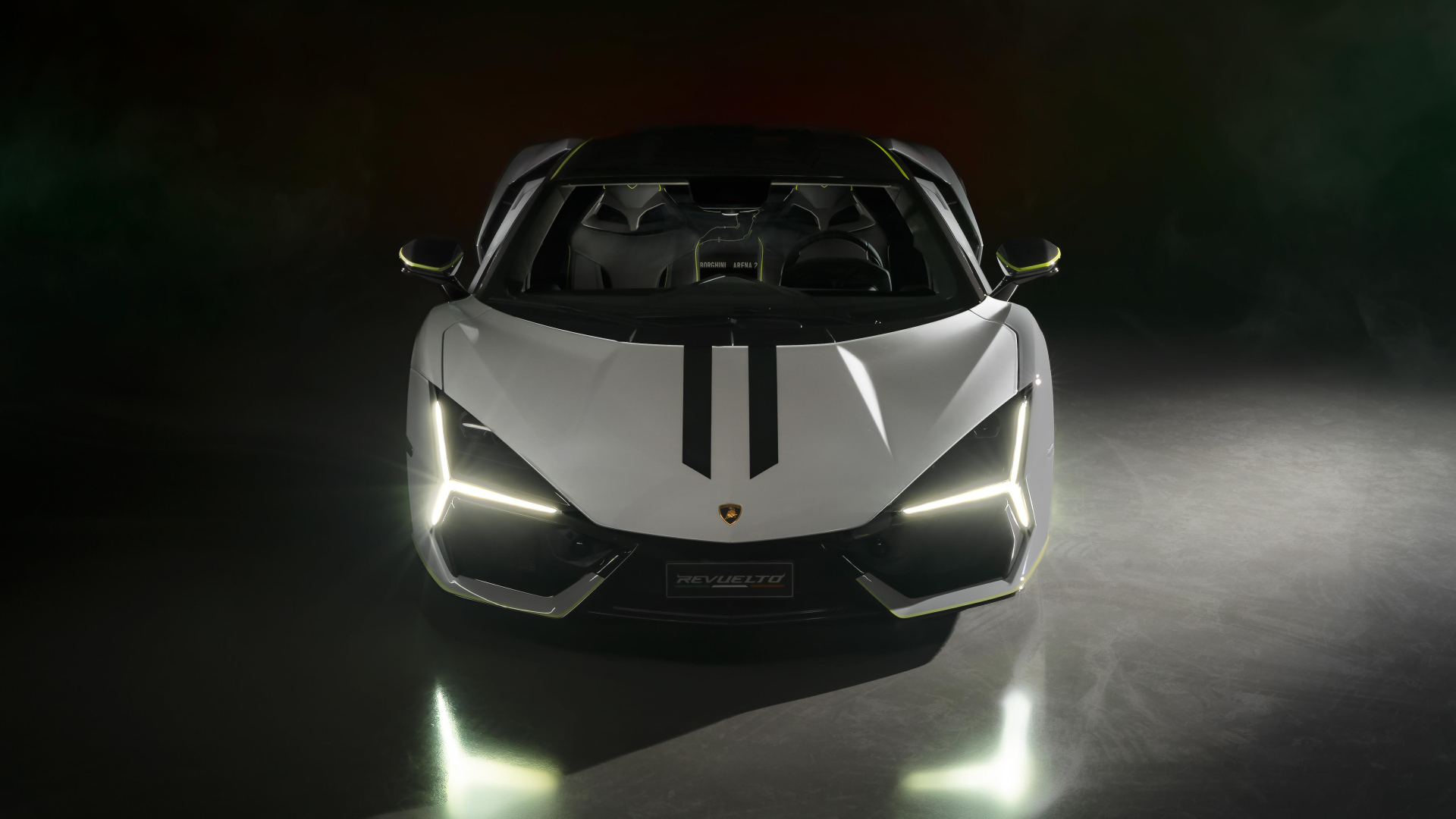 Автомобиль  Lamborghini Revuelto Ad Personam 2024 года вид спереди