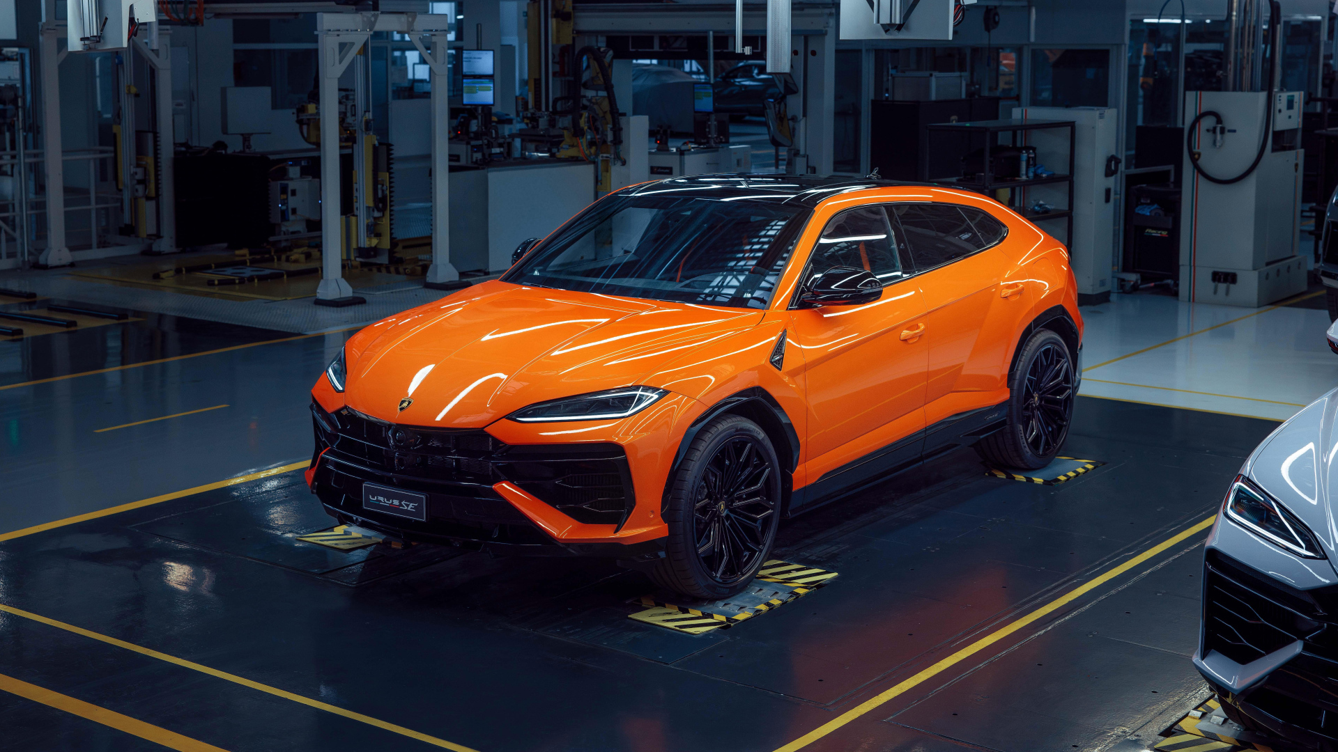 Презентация внедорожника  Lamborghini Urus SE Plug-In Hybrid