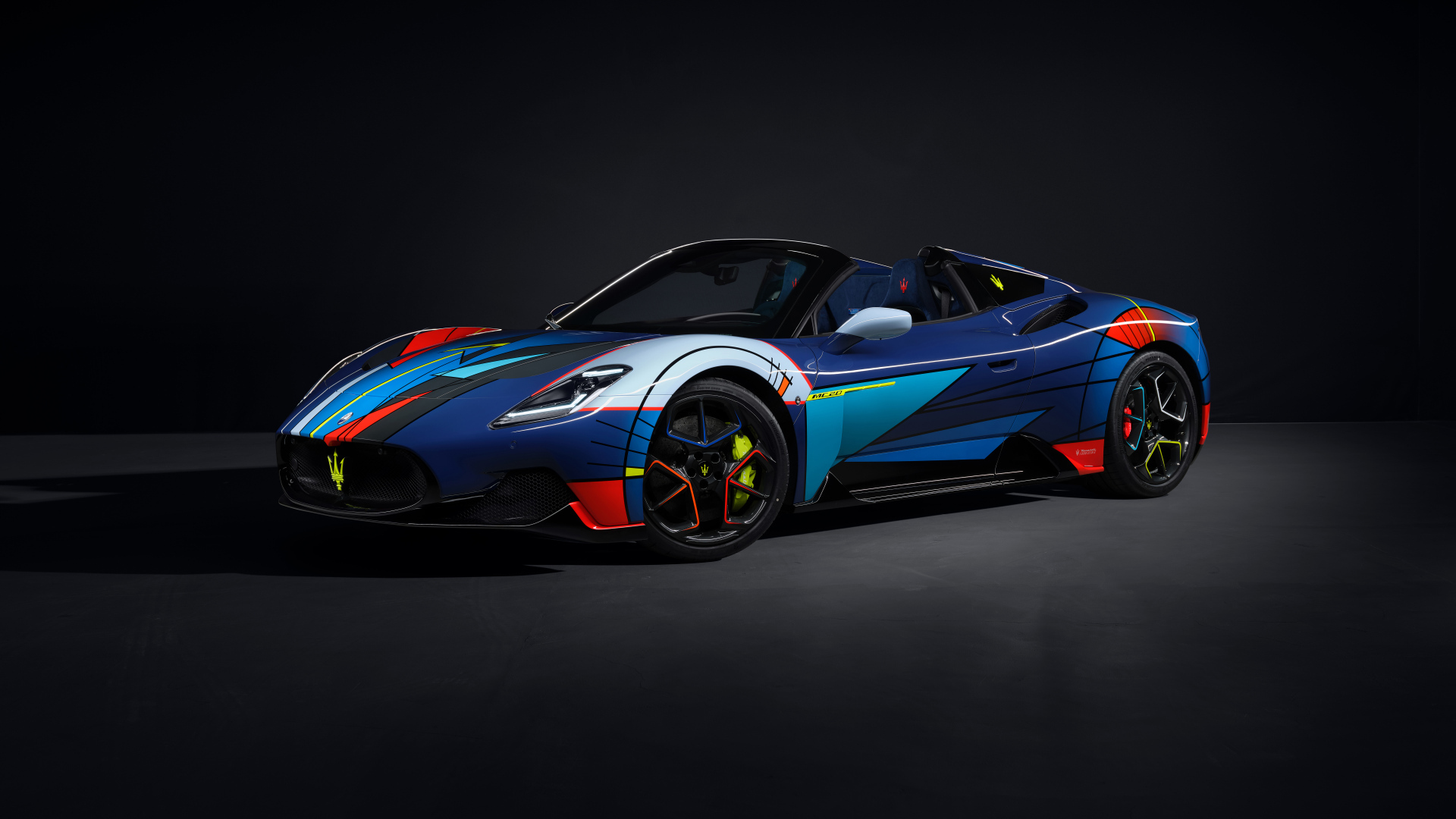 Разноцветный автомобиль Maserati MC20 Cielo Opera DArte 2024 года