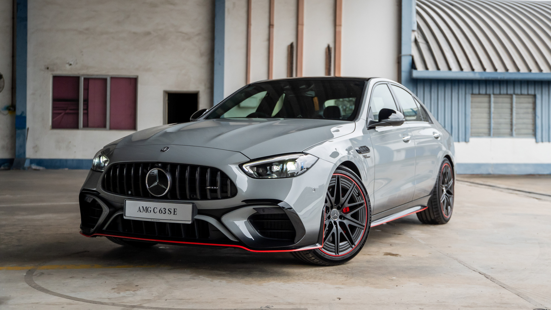 Автомобиль Mercedes-AMG C 63 S E Performance F1 Edition 2024 года