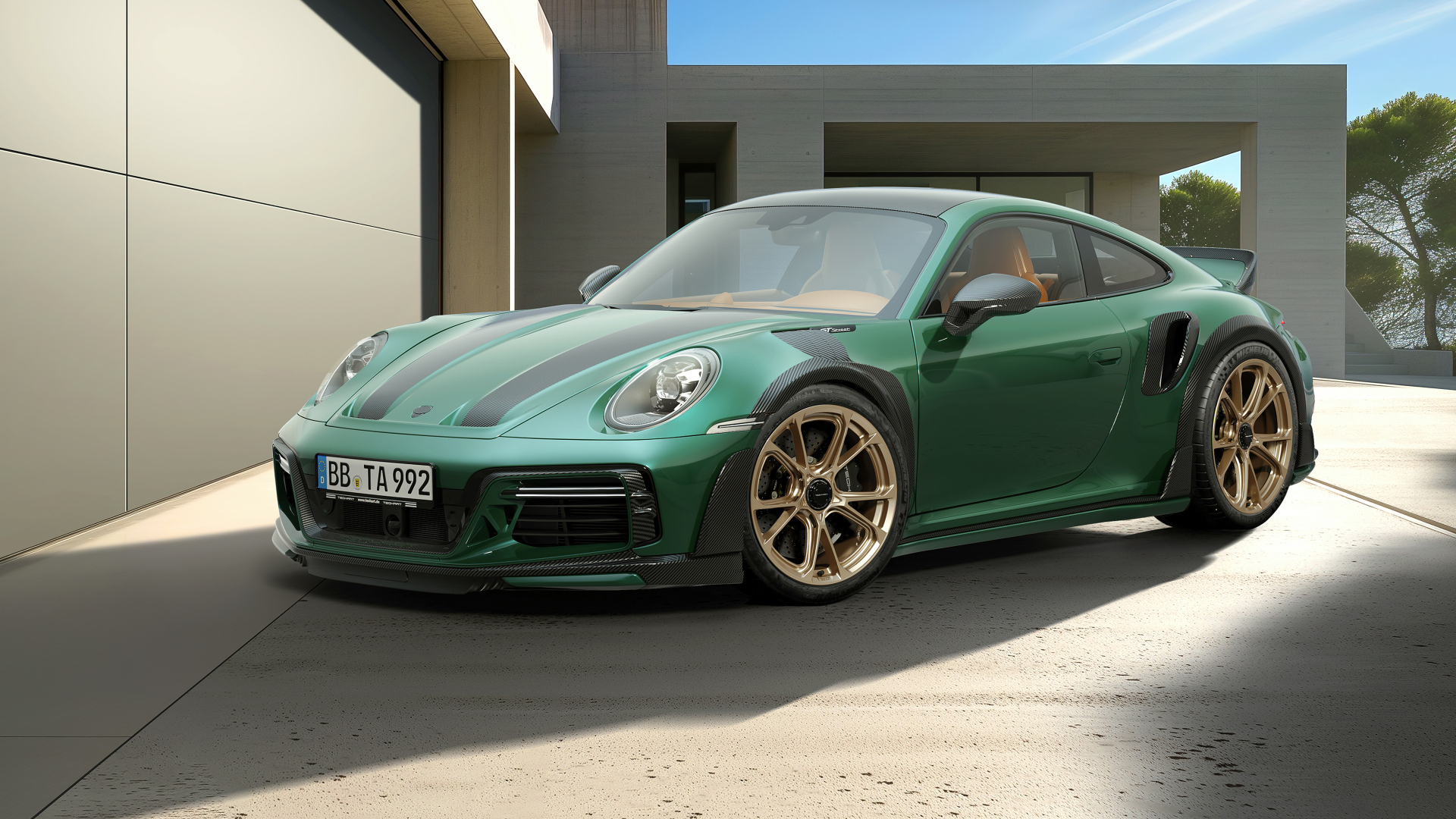 Зеленый автомобиль TechArt GTstreet R Touring