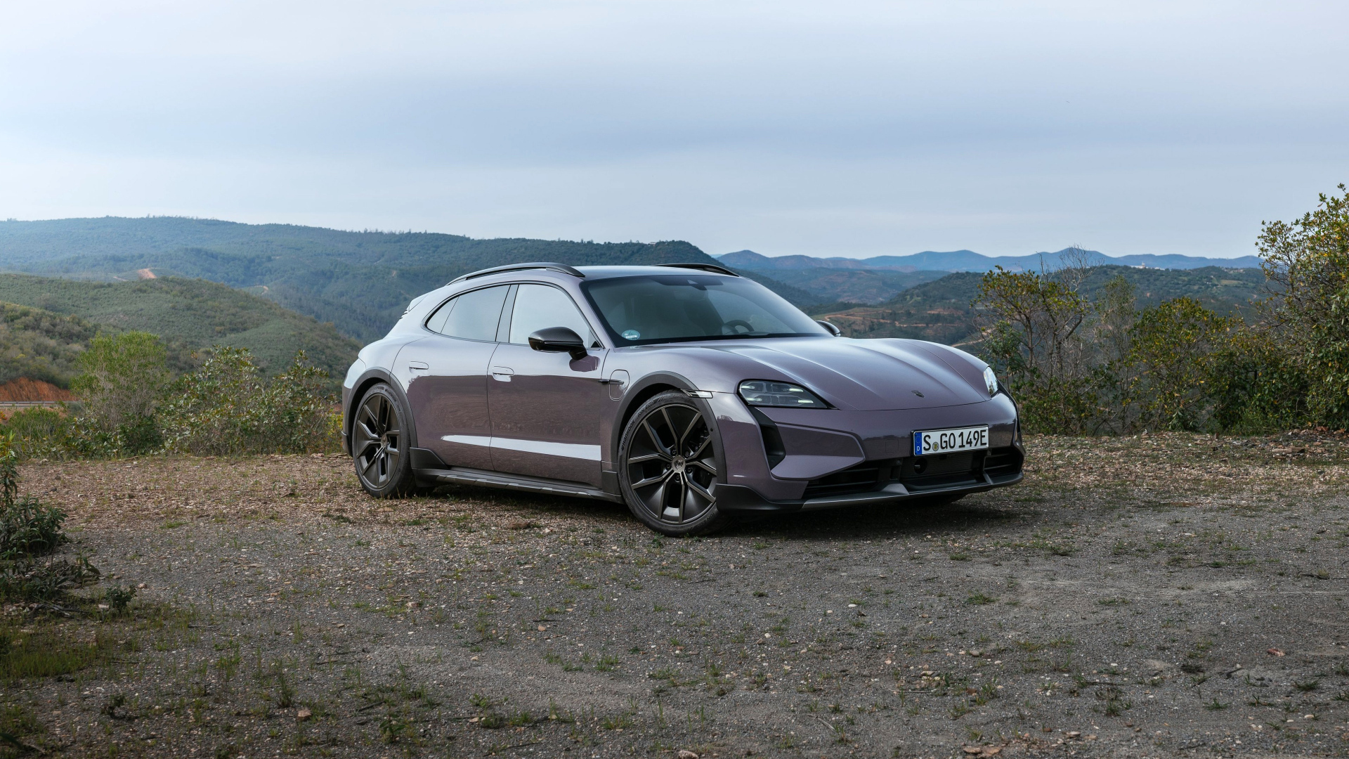 Автомобиль Porsche Taycan Turbo S Cross Turismo 2024 года