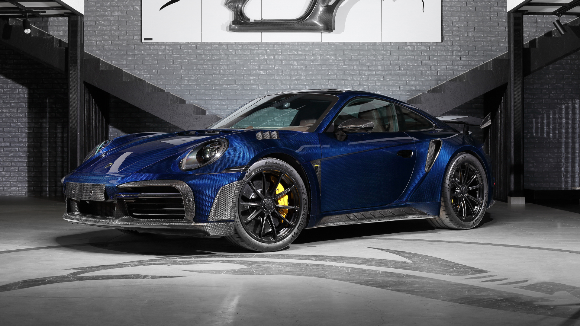 Вид спереди на TopCar Porsche 911 Turbo S Stinger GTR Stealth Edition 2024  года