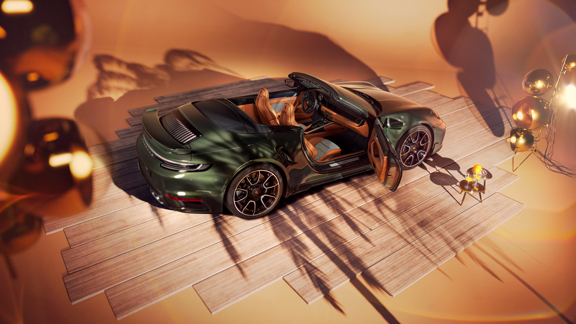 Вид сверху на автомобиль Porsche 911 Turbo S Cabriolet