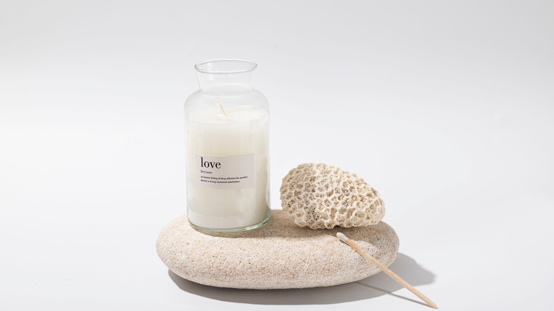 Камень, свеча и ароматическая палочка для СПА процедур