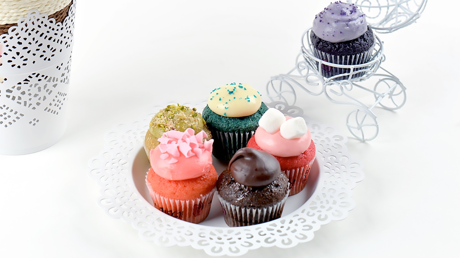 Аппетитные сладкие кексы с кремом