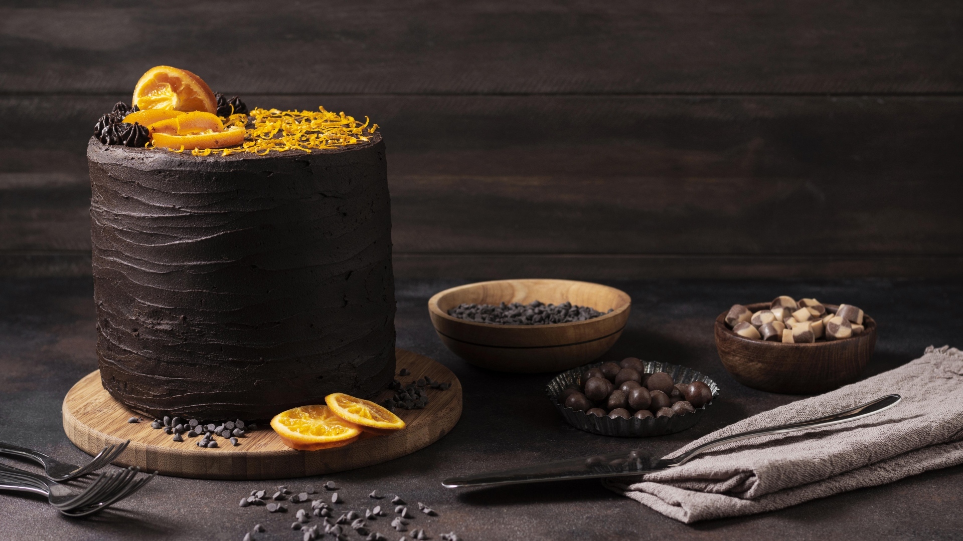 Шоколадный торт с апельсиновой стружкой