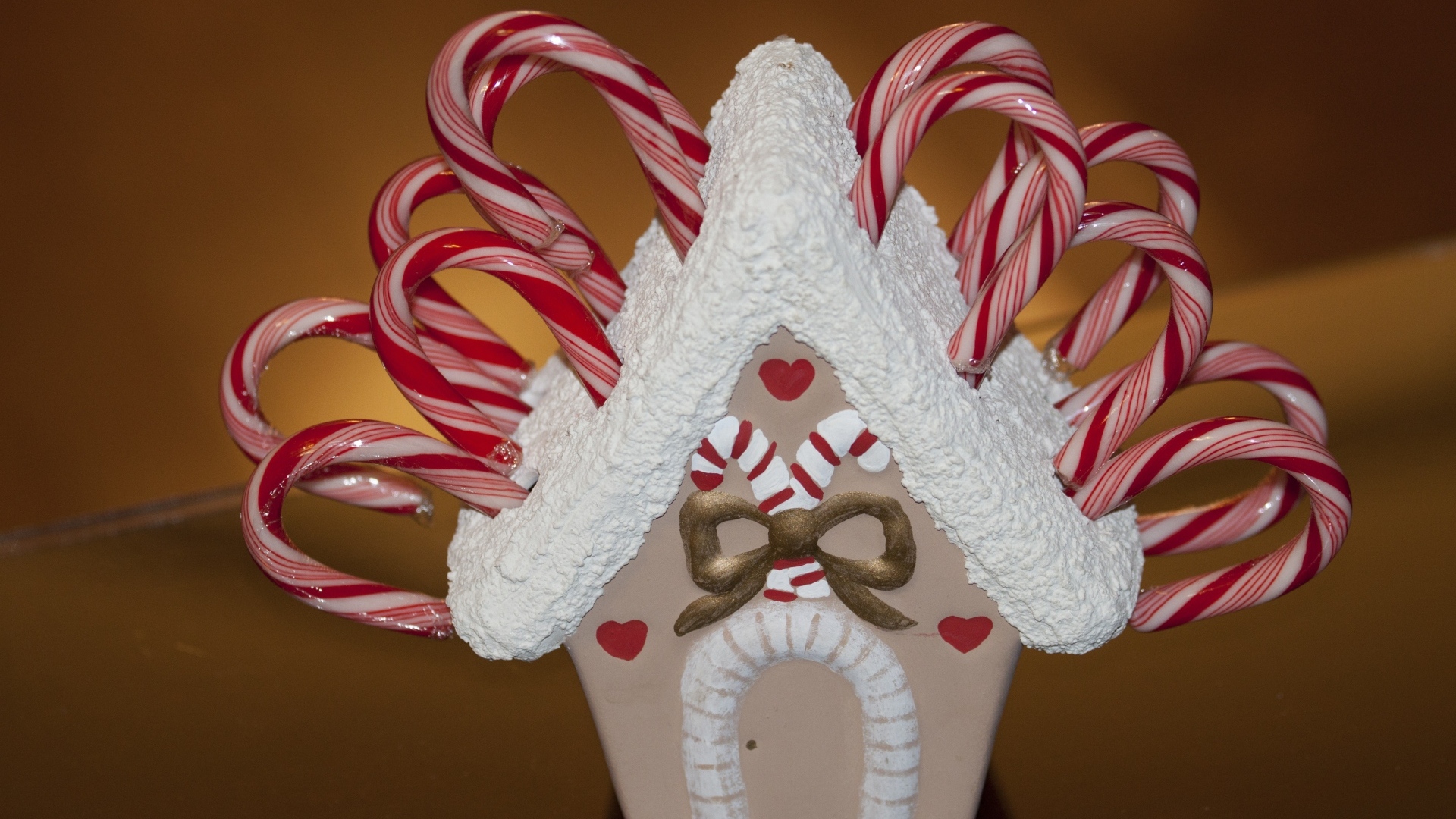 Рождественский домик с конфетами