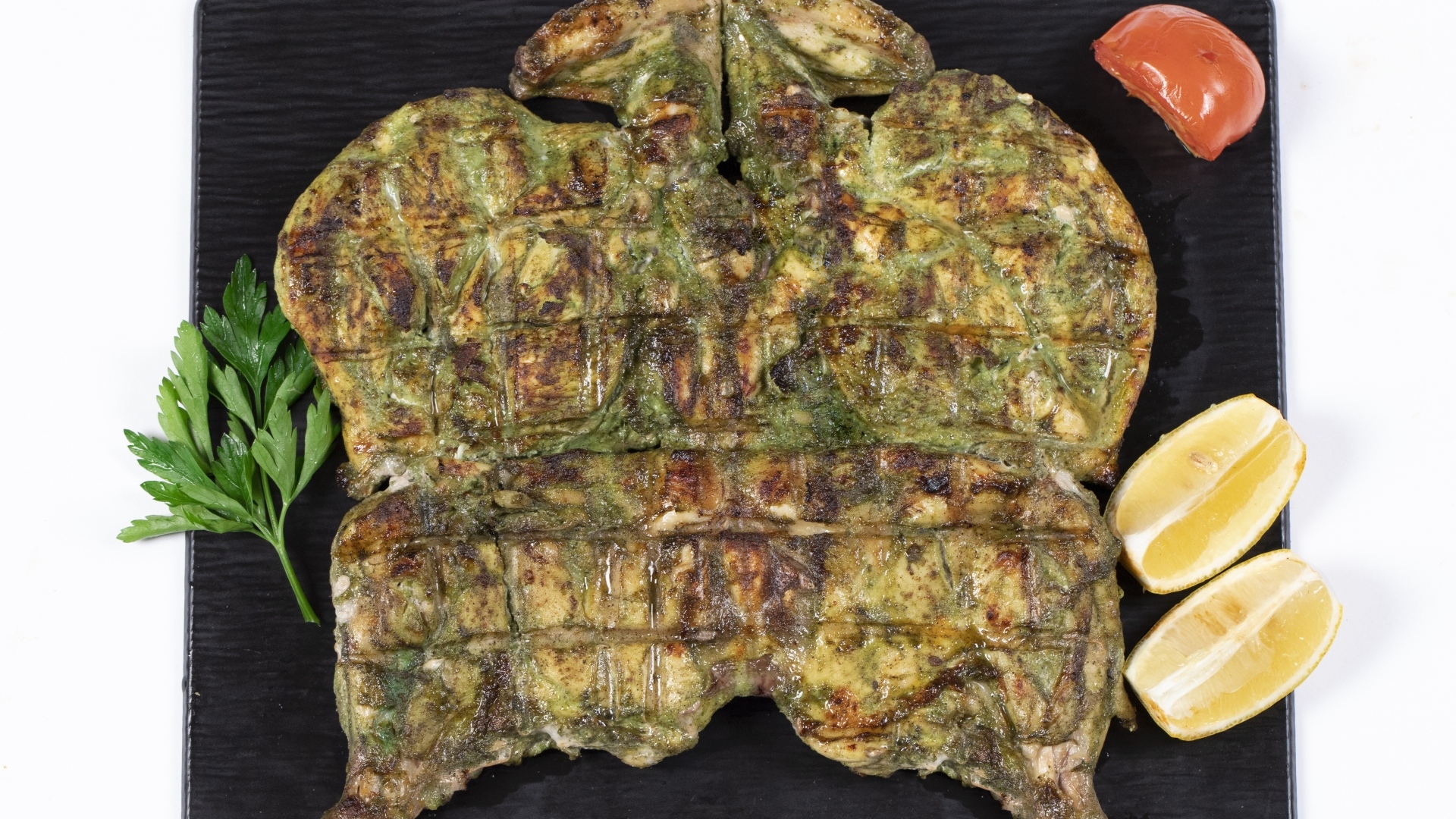 Цыпленок табака на тарелке