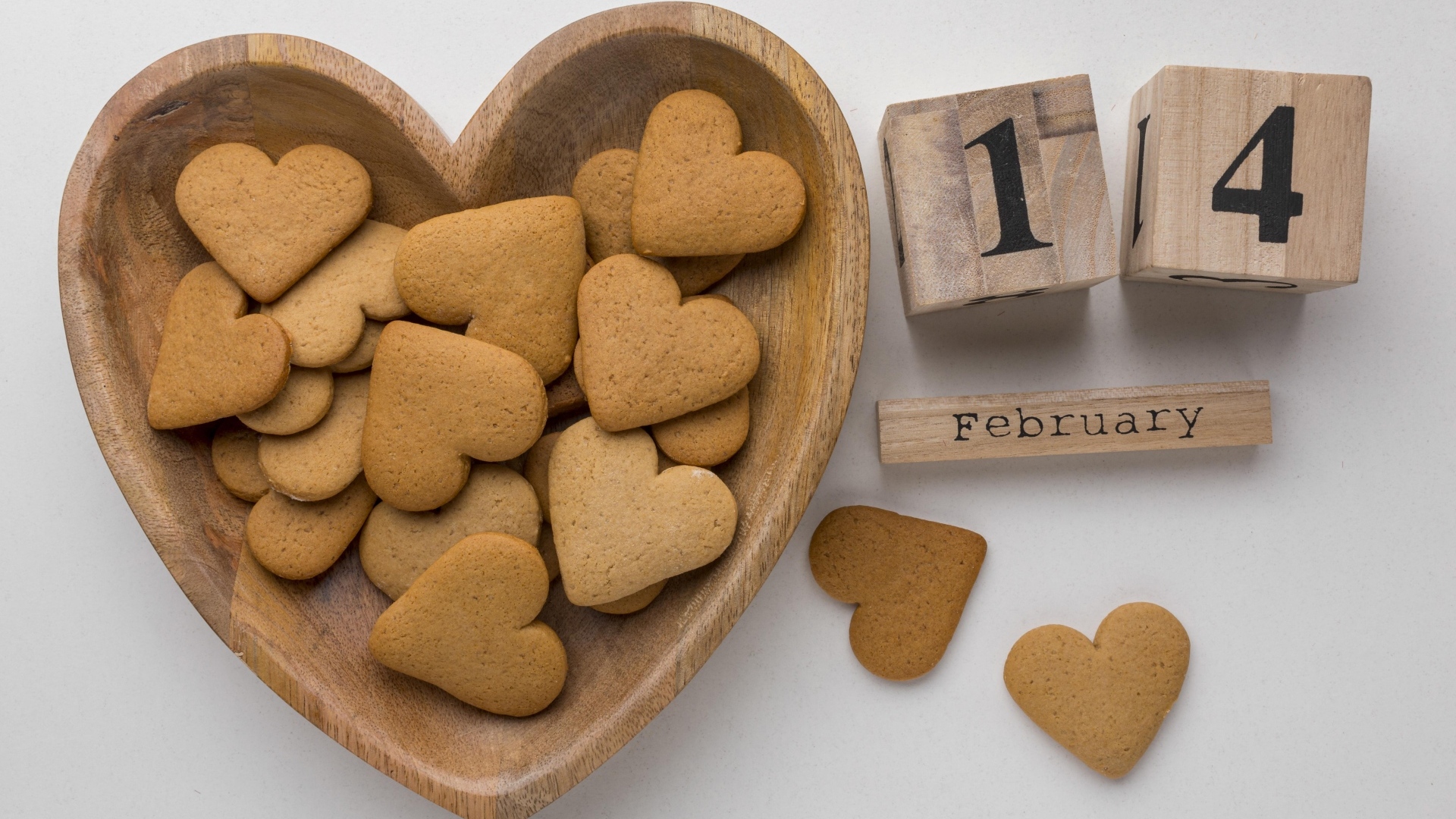 Печенье в форме сердца на 14 февраля