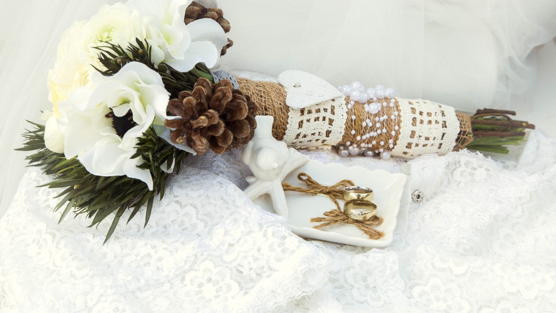 Свадебный букет с обручальными кольцами