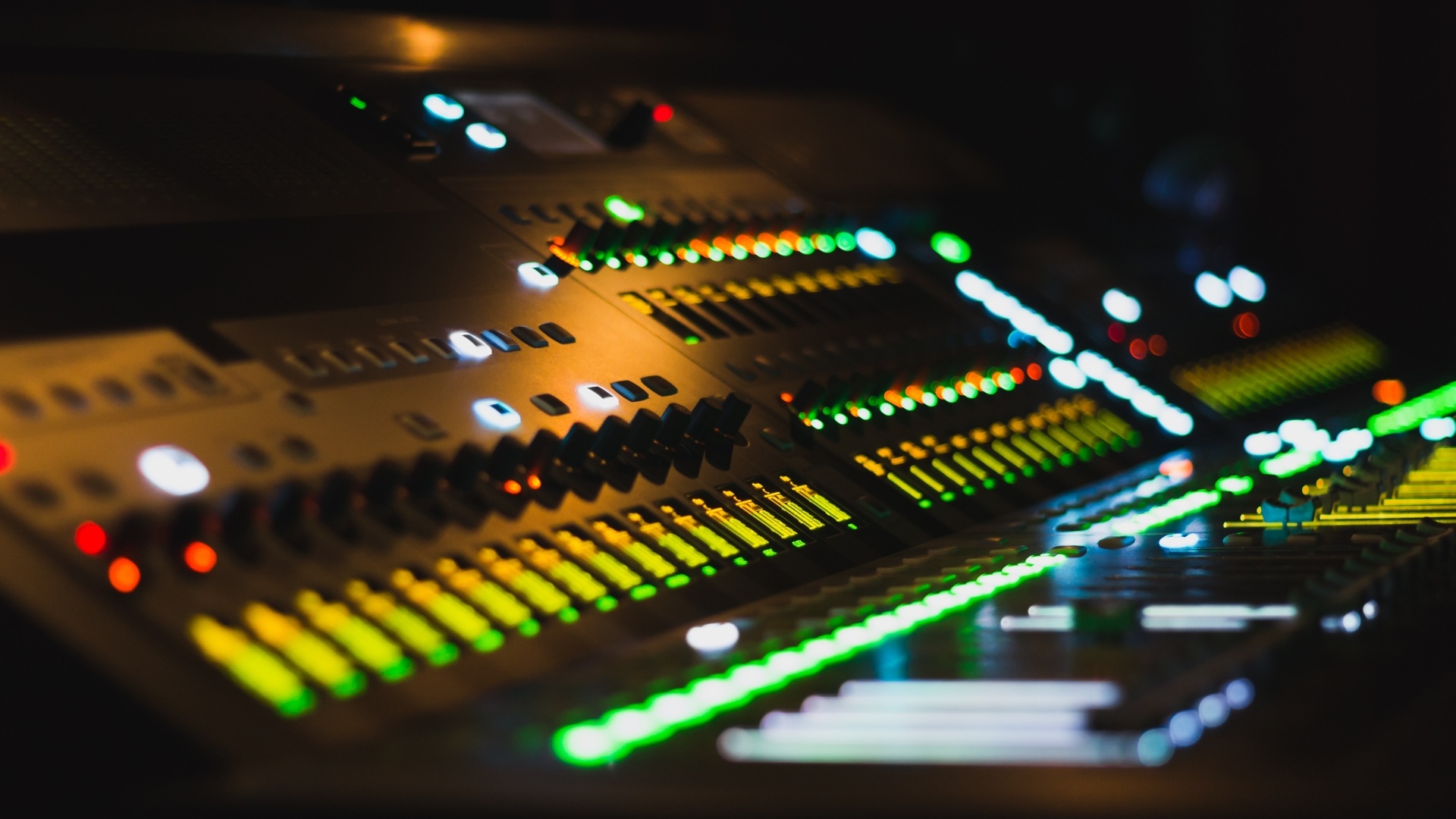 Светящийся микшерный пульт 