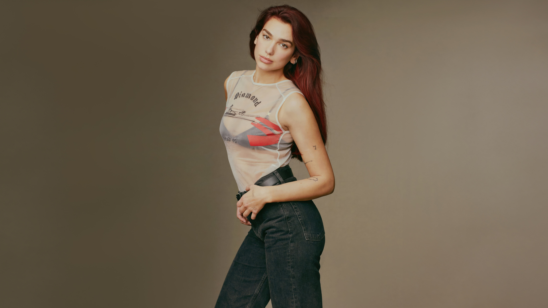 Молодая красивая певица Дуа Липа