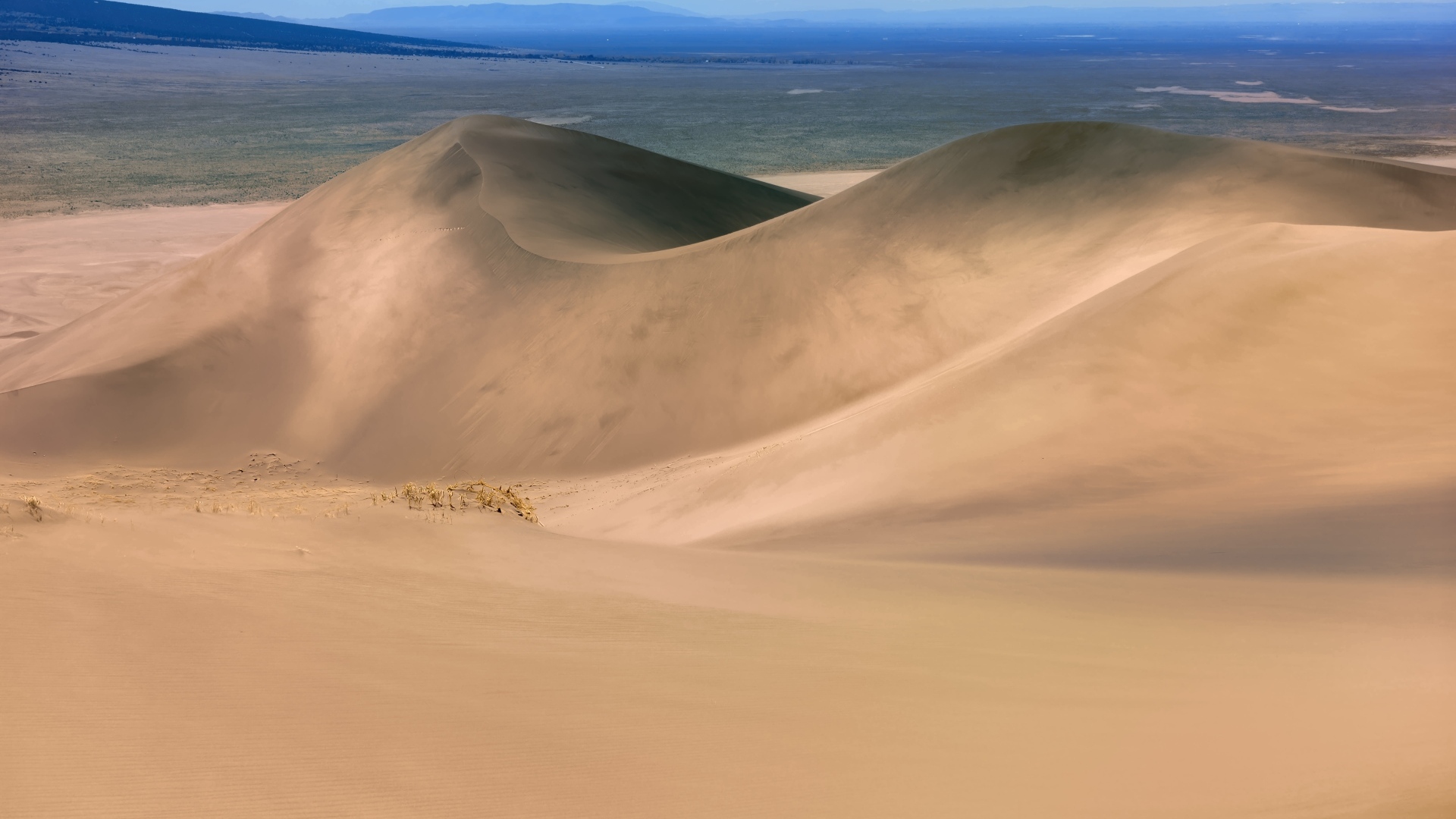 Песчаные дюны в пустыне 