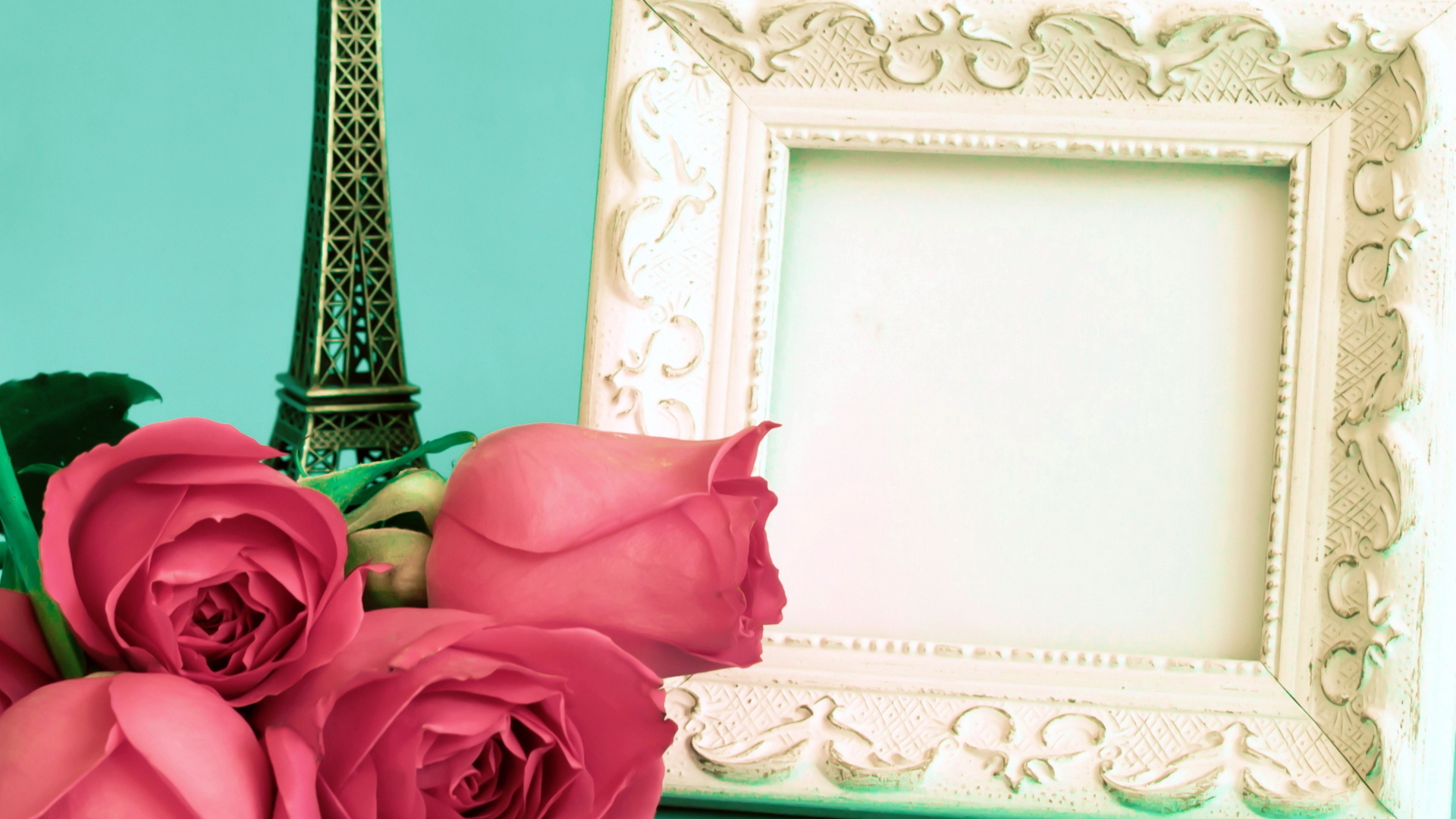 Рамка для фото с букетом роз и Эйфелевой башней