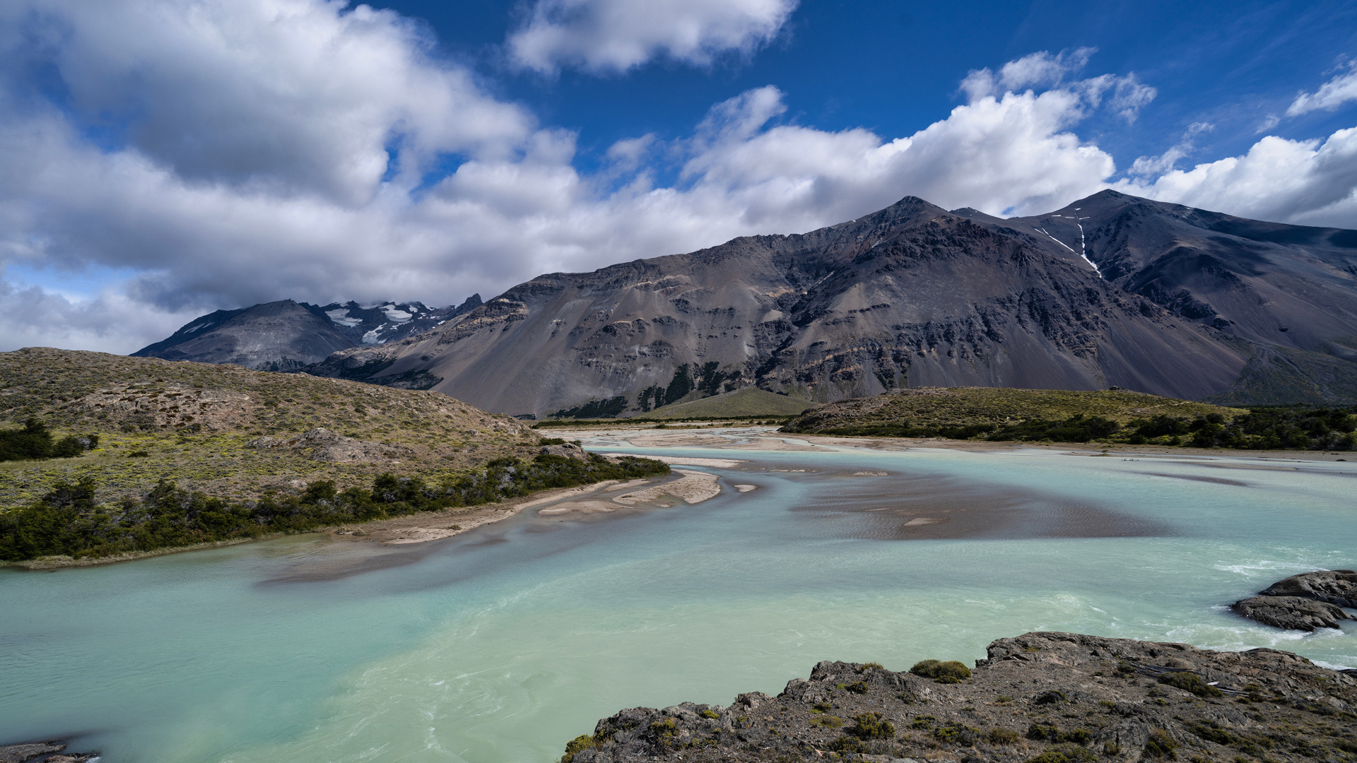 Голубая вода в горной реке, Аргентина
