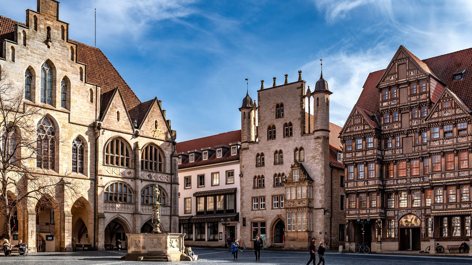 Старинные дома на городской площади Хильдесхайма, Германия