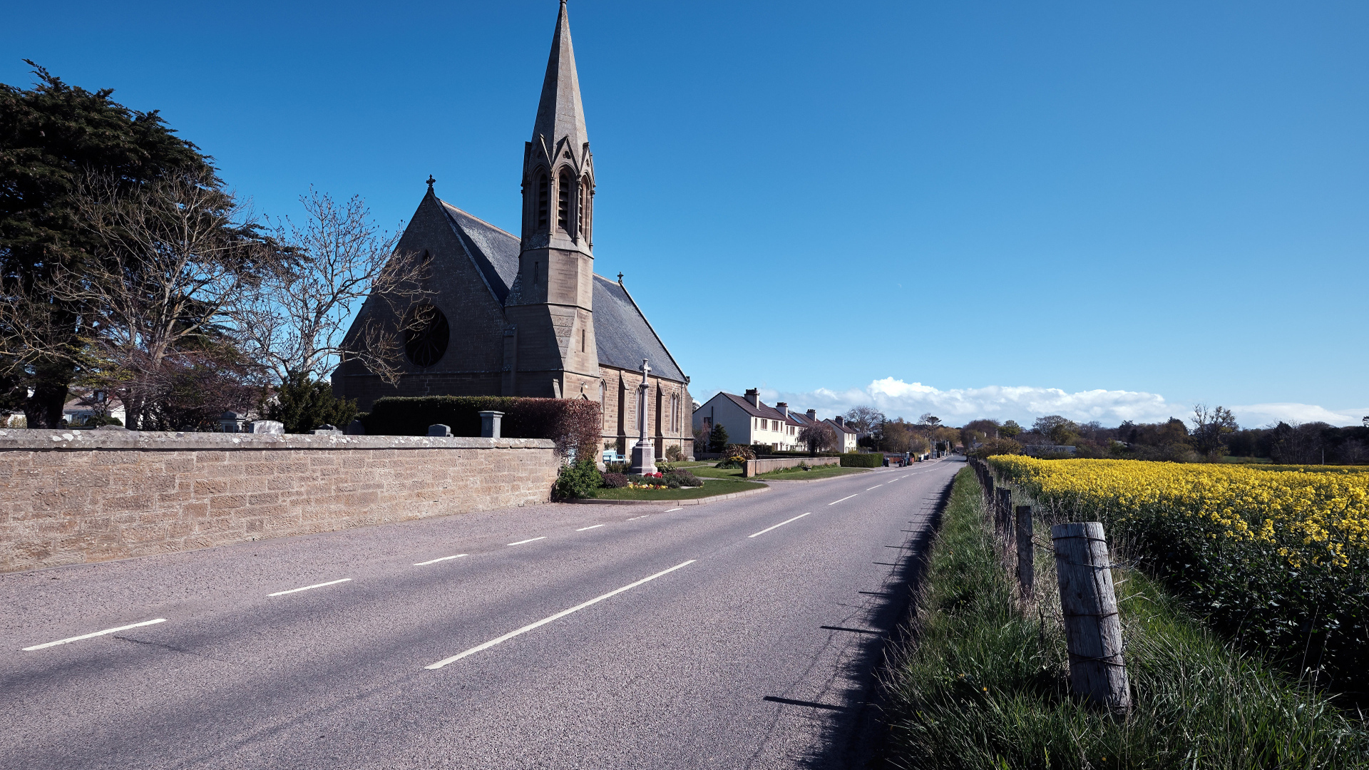 Старая церковь у дороги, Шотландия