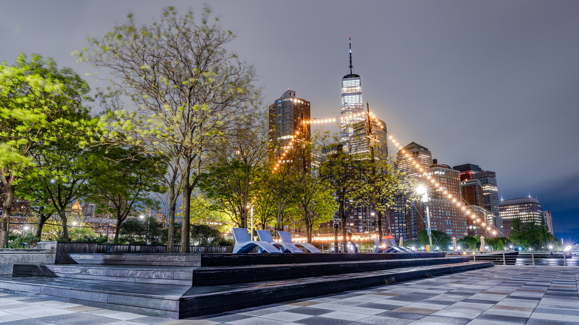 Вид на парк и небоскребы Нью-Йорка, США