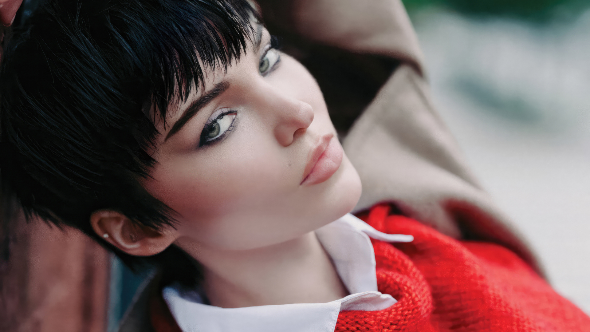 Актриса Дав Кэмерон с короткой стрижкой