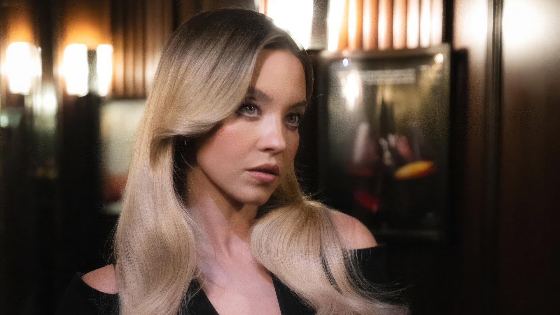 Голубоглазая блондинка актриса Сидни Суини