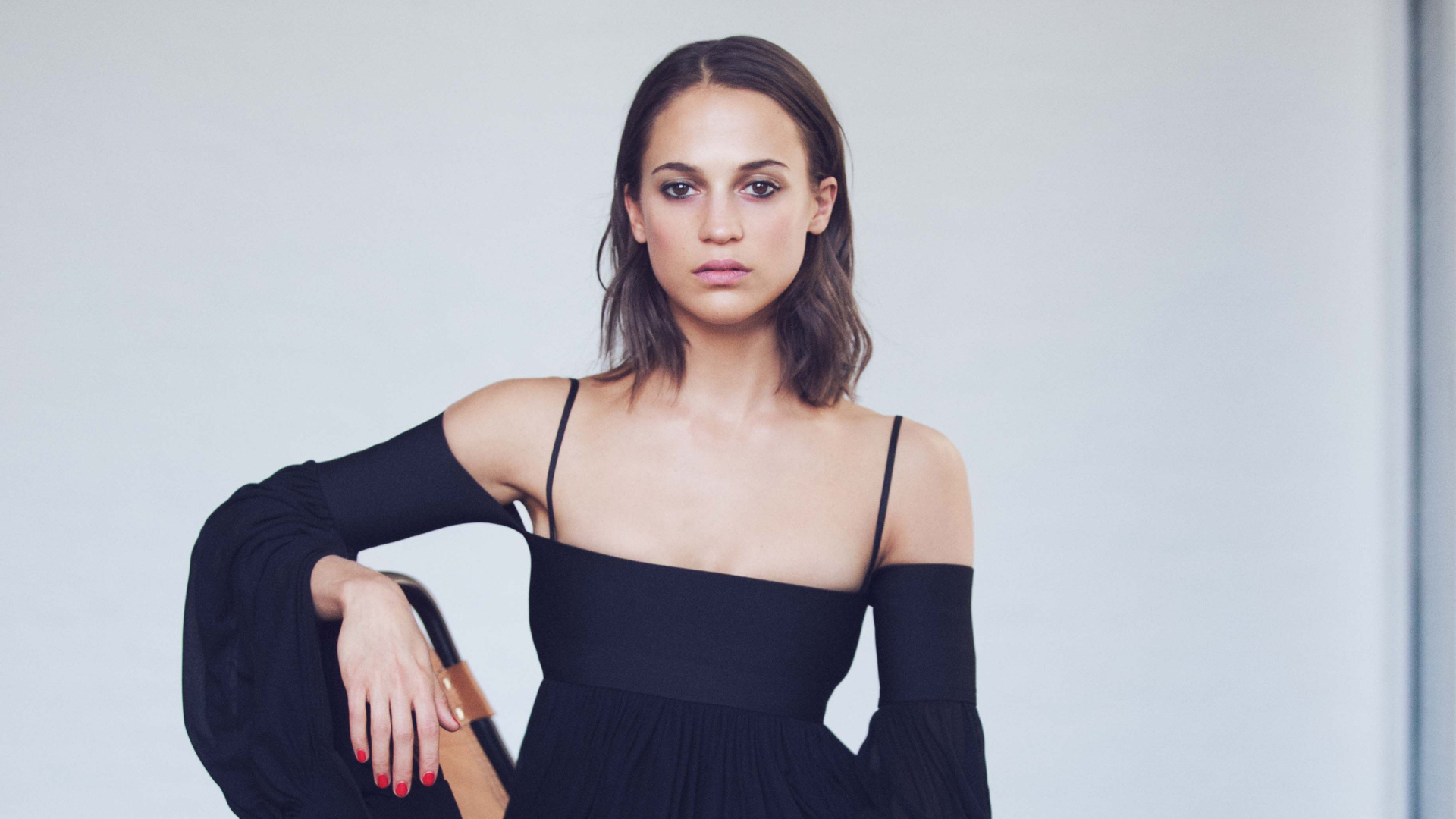 Шведская актриса Алисия Викандер в черном наряде