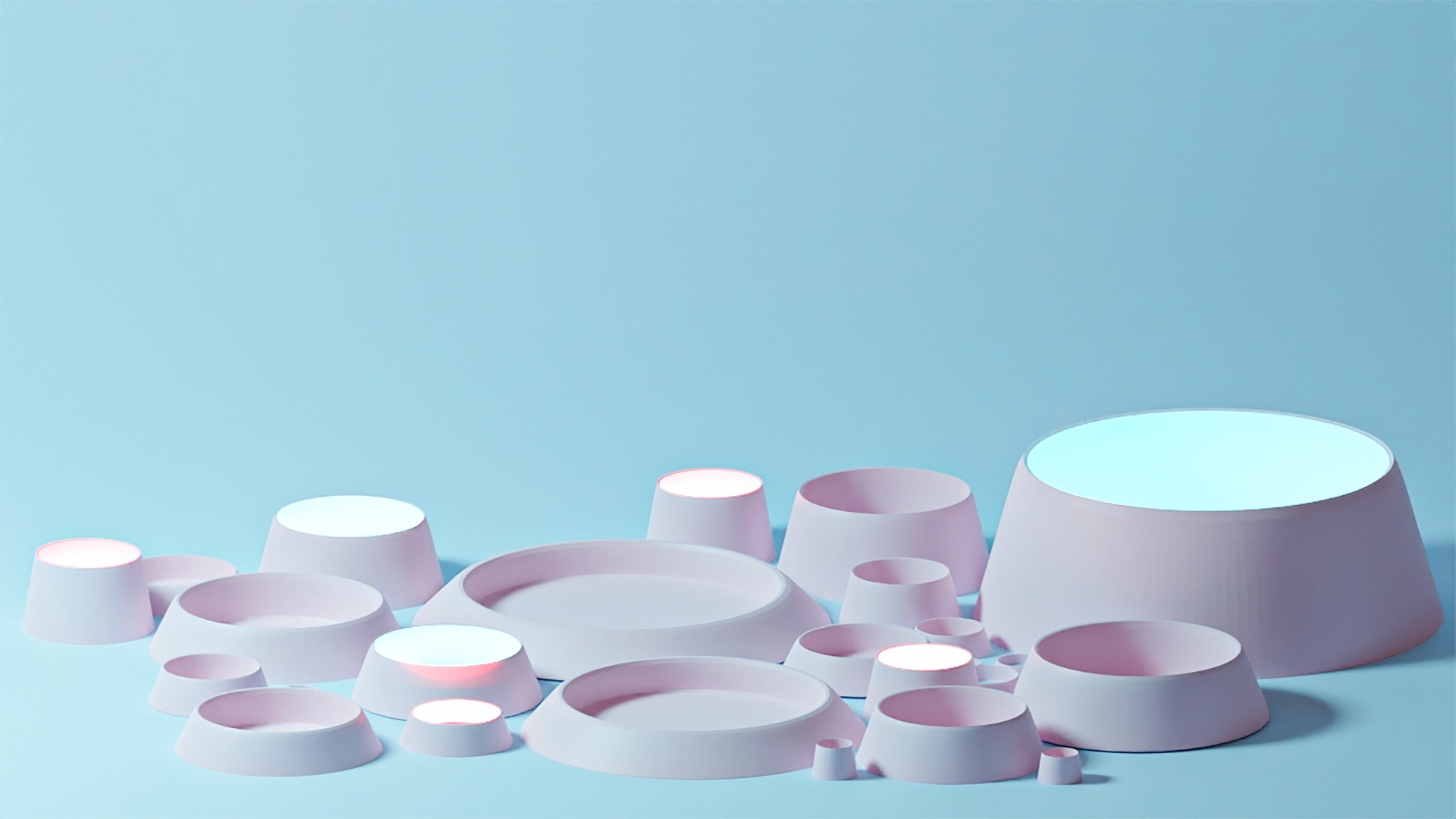 Розовые геометрические фигуры на голубом фоне