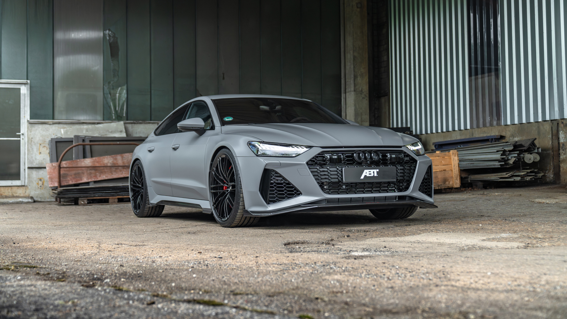 Автомобиль ABT RS7-S 2024 года в гараже