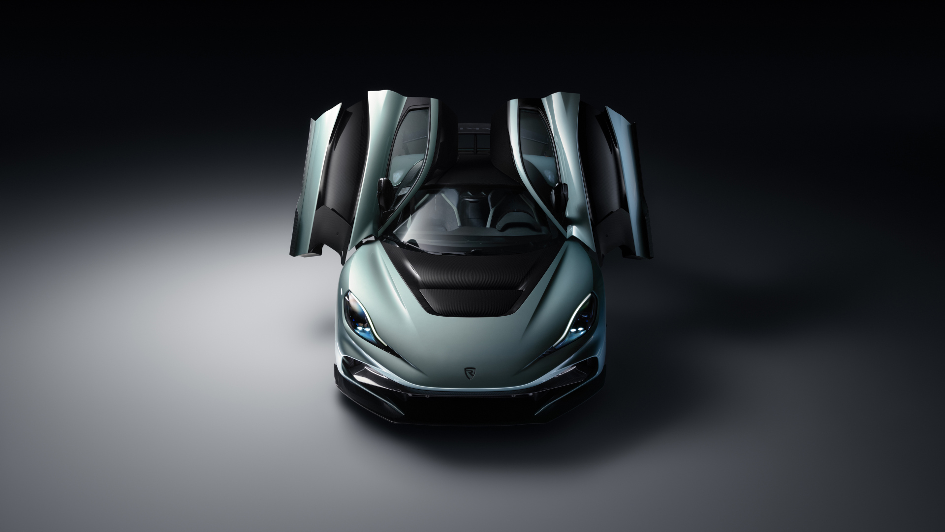 Автомобиль Rimac Nevera R 2024 года на сером фоне