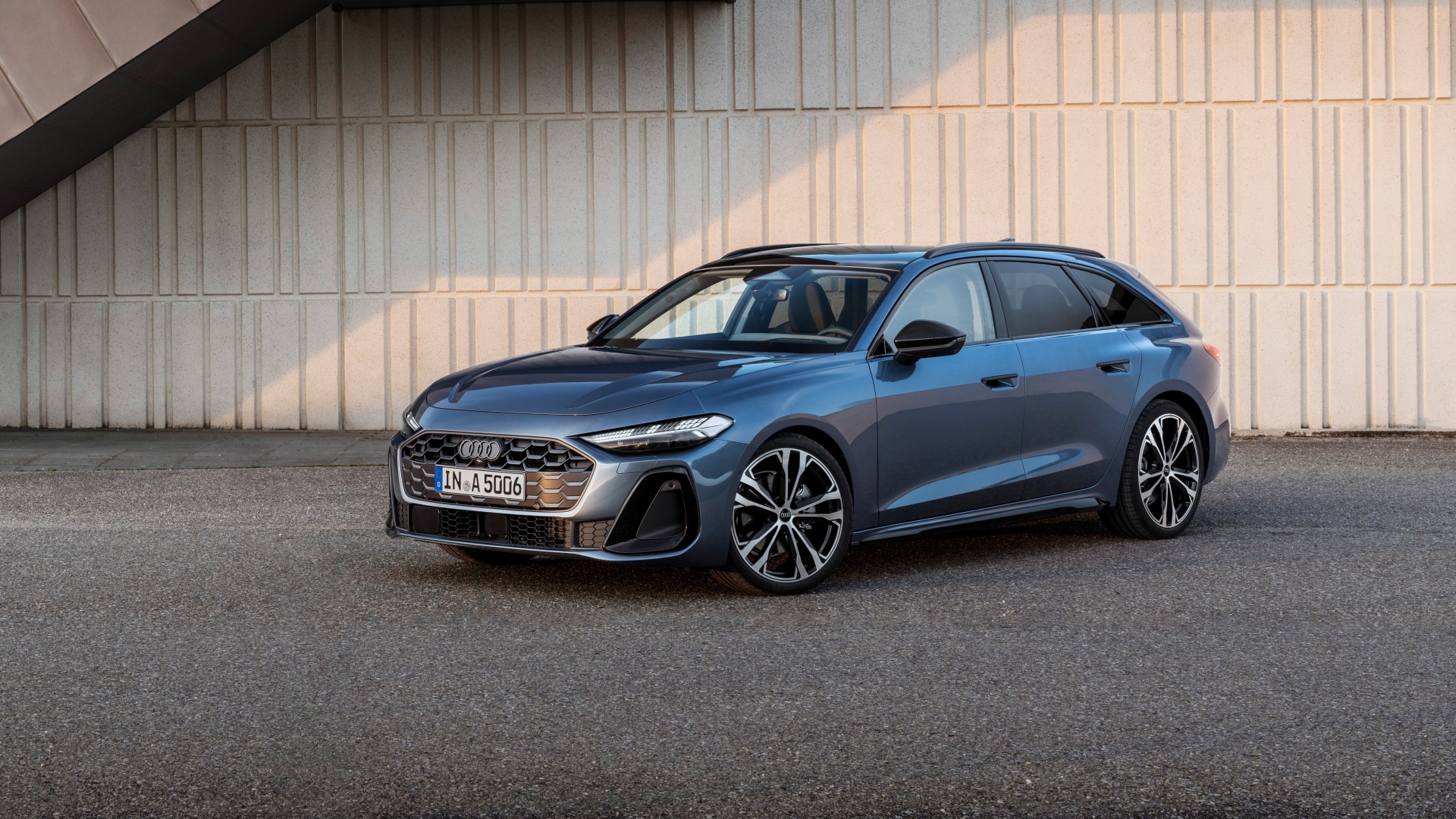 Автомобиль Audi A5 Avant TFSI quattro S line 2024 года