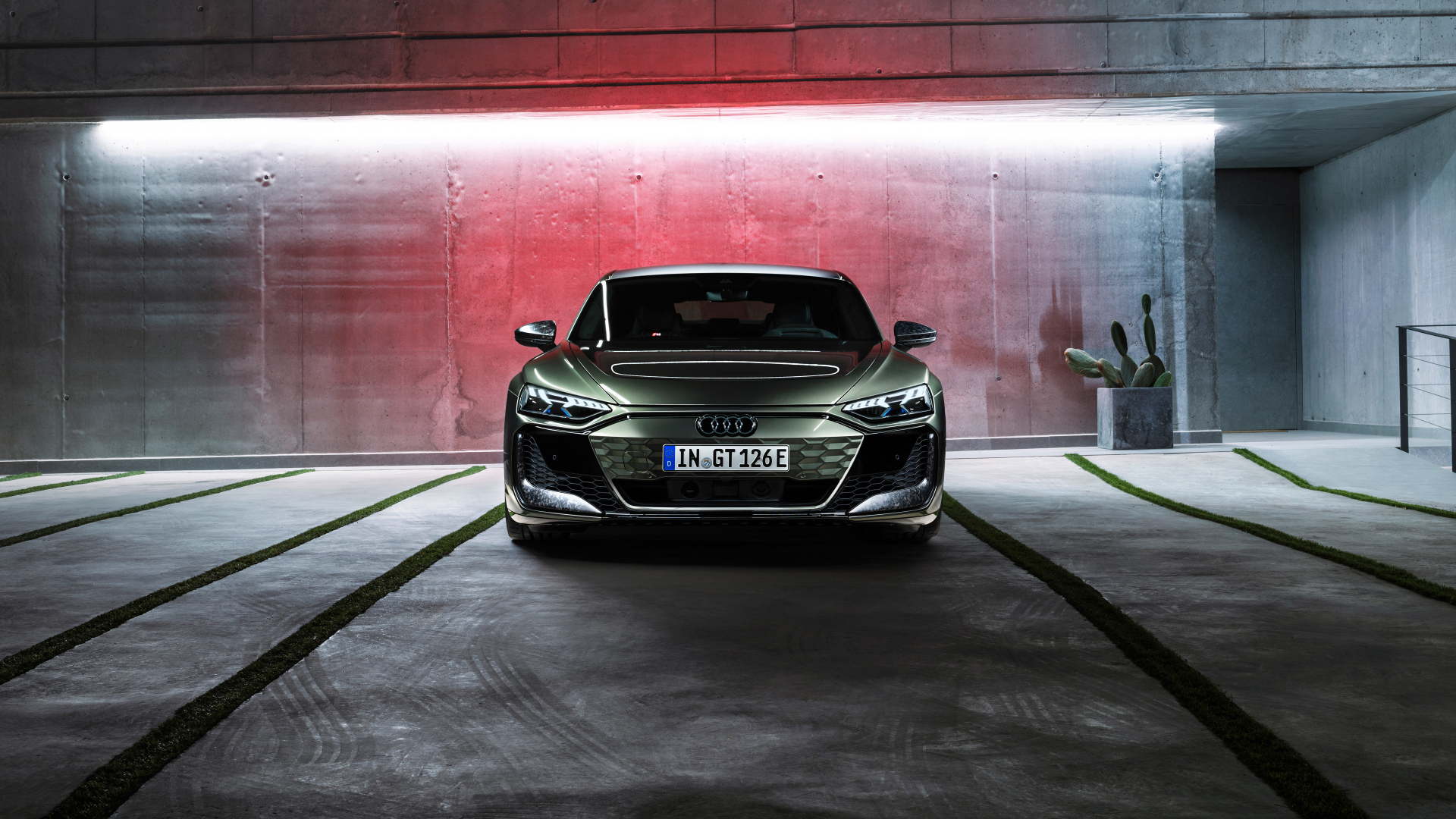 Автомобиль Audi RS e-tron GT performance 2024 года вид спереди