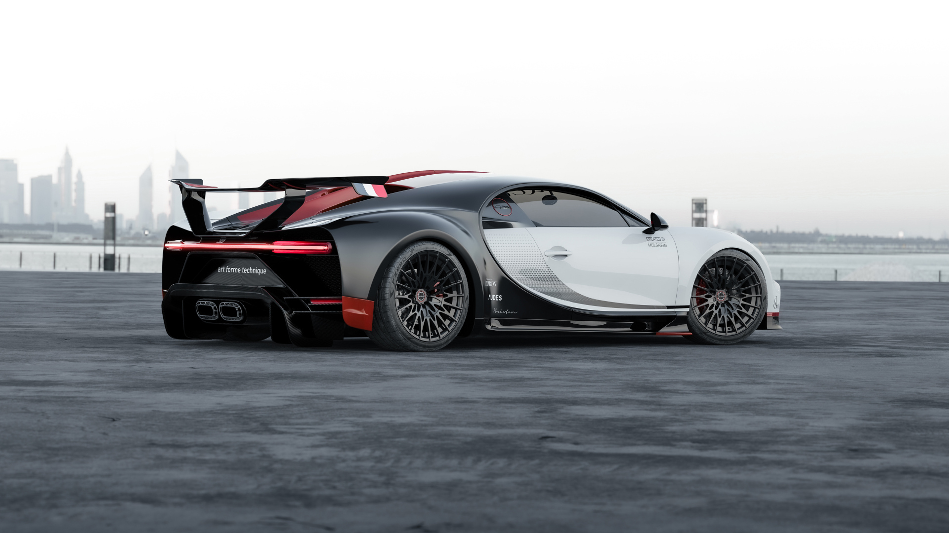 Вид сбоку на автомобиль Bugatti Chiron