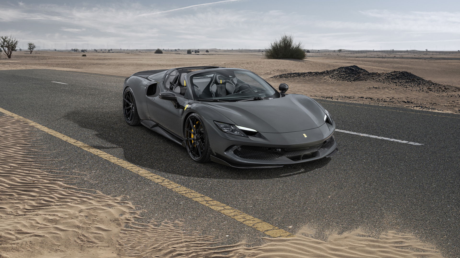 Спорткар Novitec Ferrari 296 GTS Aero 2024 года на дороге