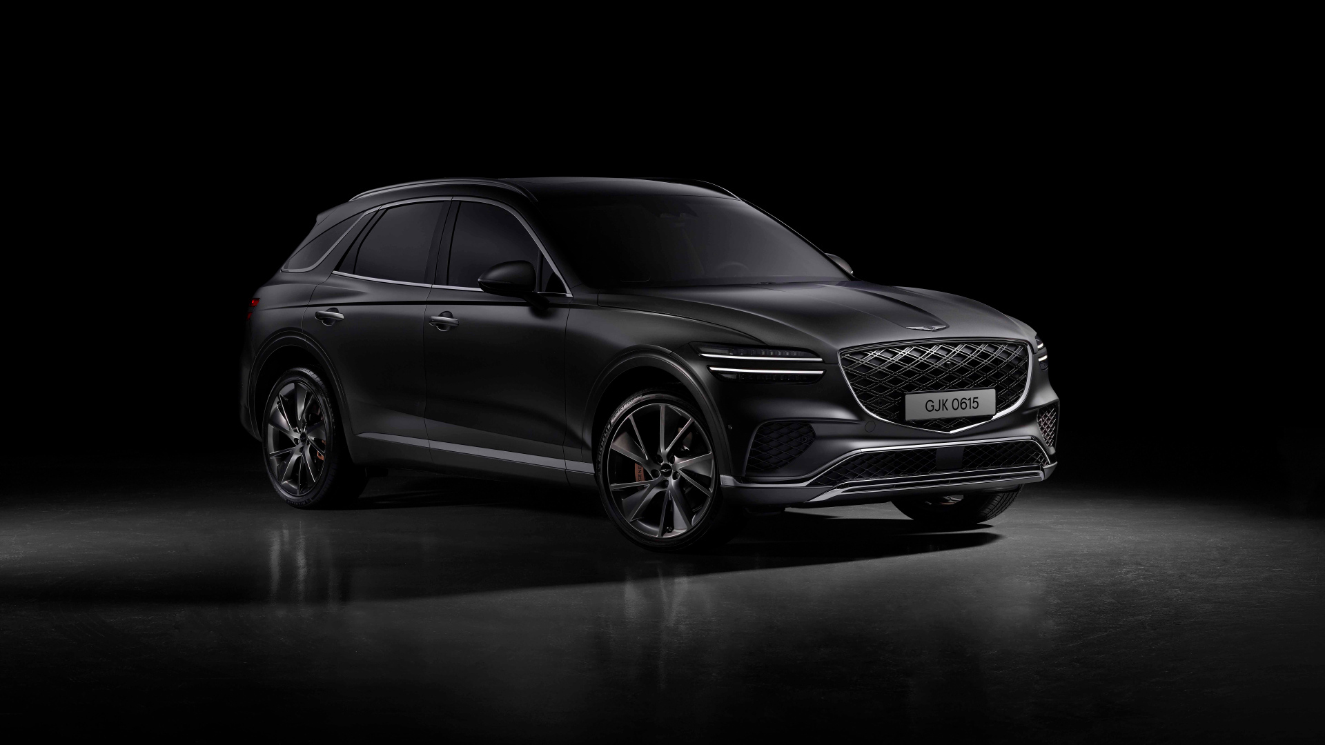 Автомобиль Genesis GV70 2024 года на черном фоне