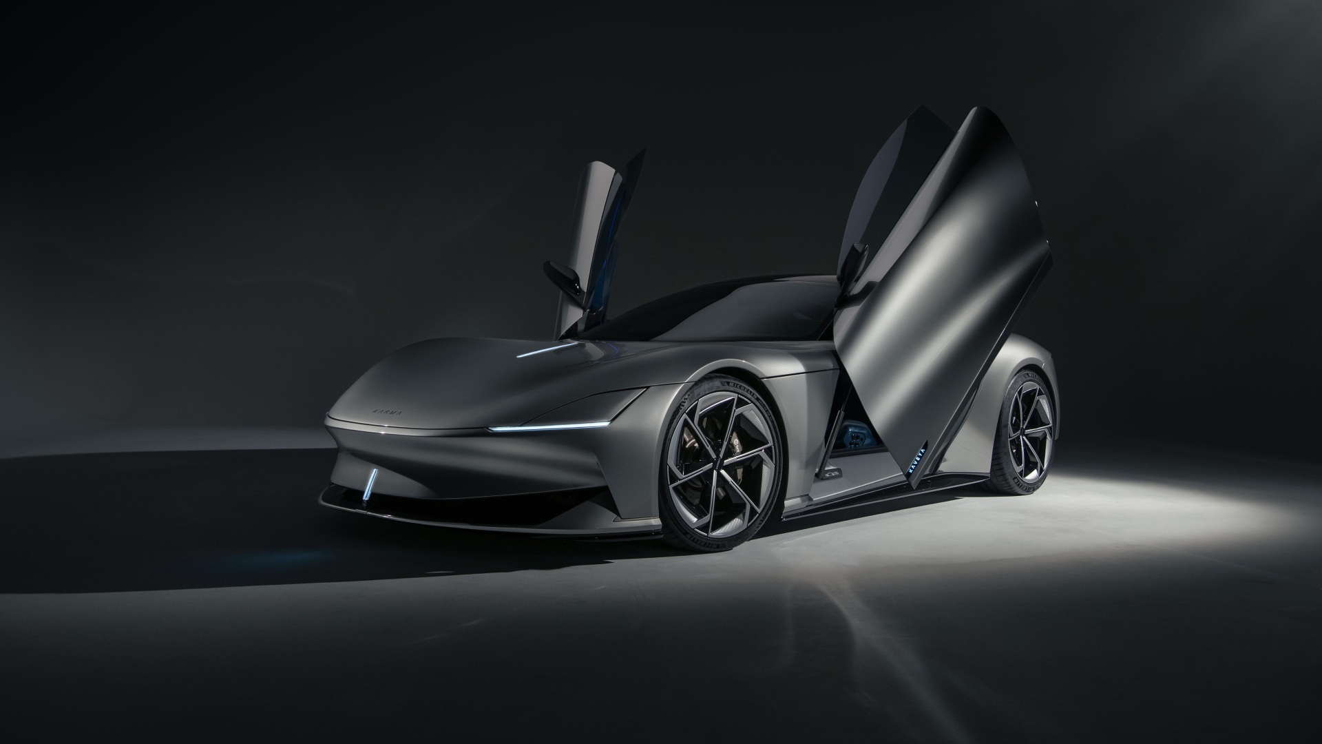 Автомобиль Karma Ivara 2024 года с открытыми дверями