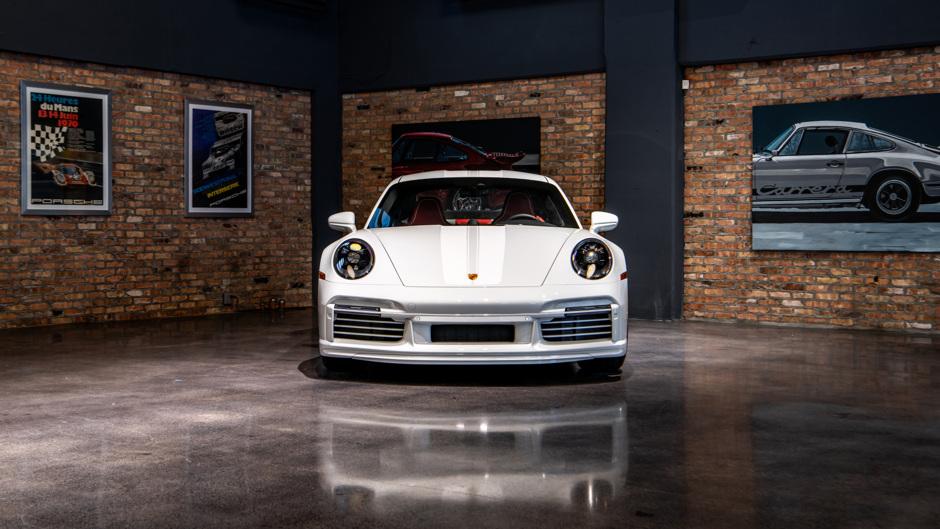 Автомобиль Porsche 911 Sport Classic  вид спереди