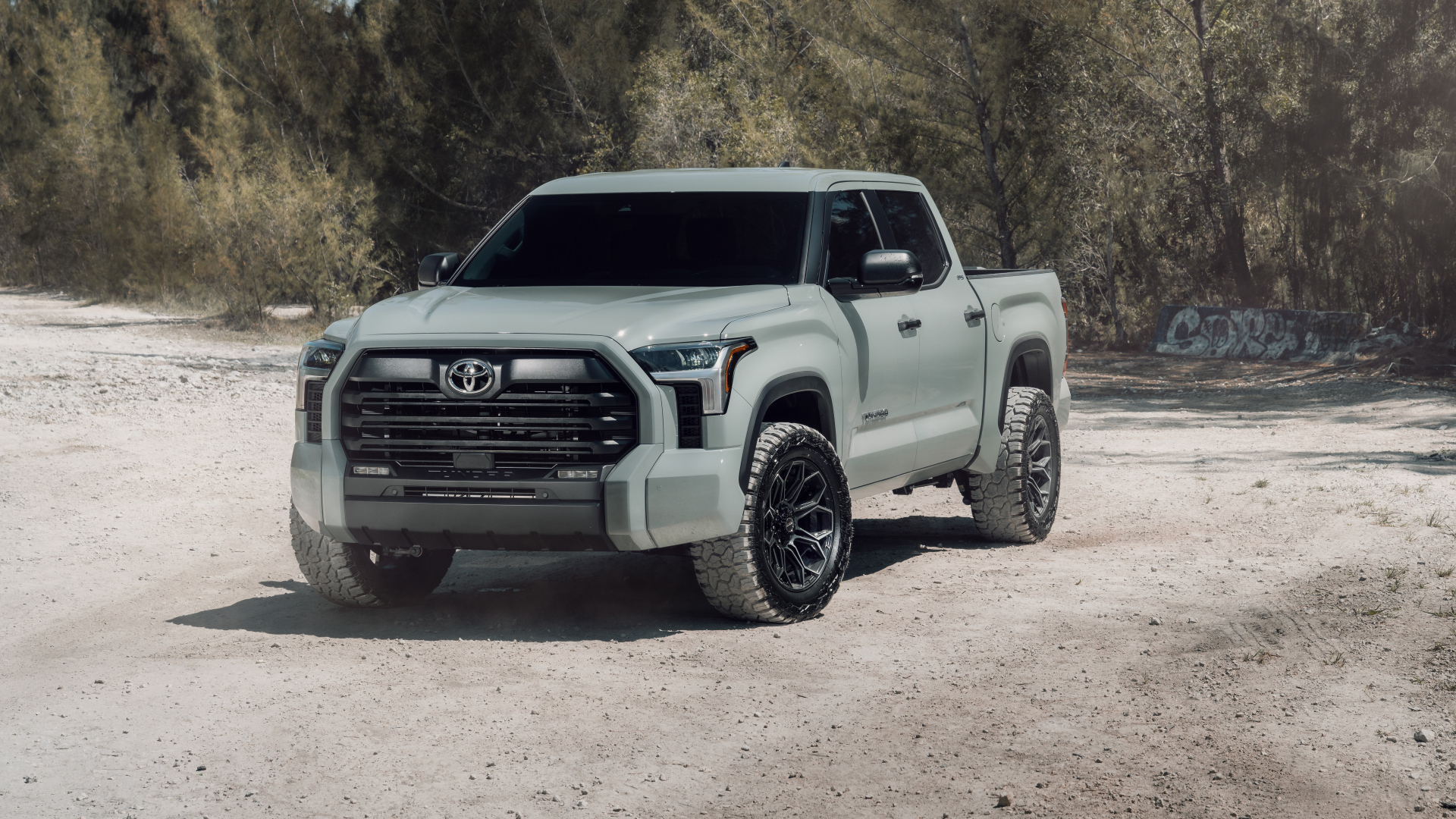 Большой пикап Toyota Tundra