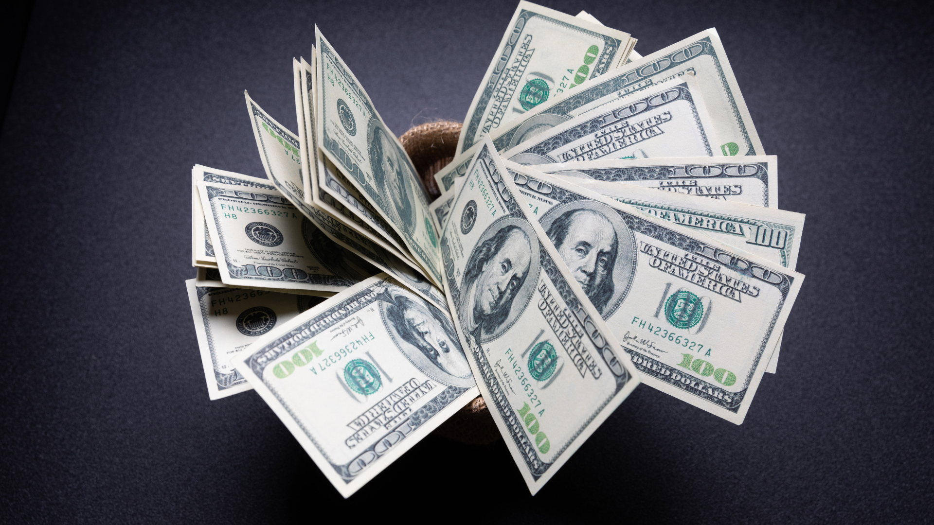 Пачка долларов на сером фоне