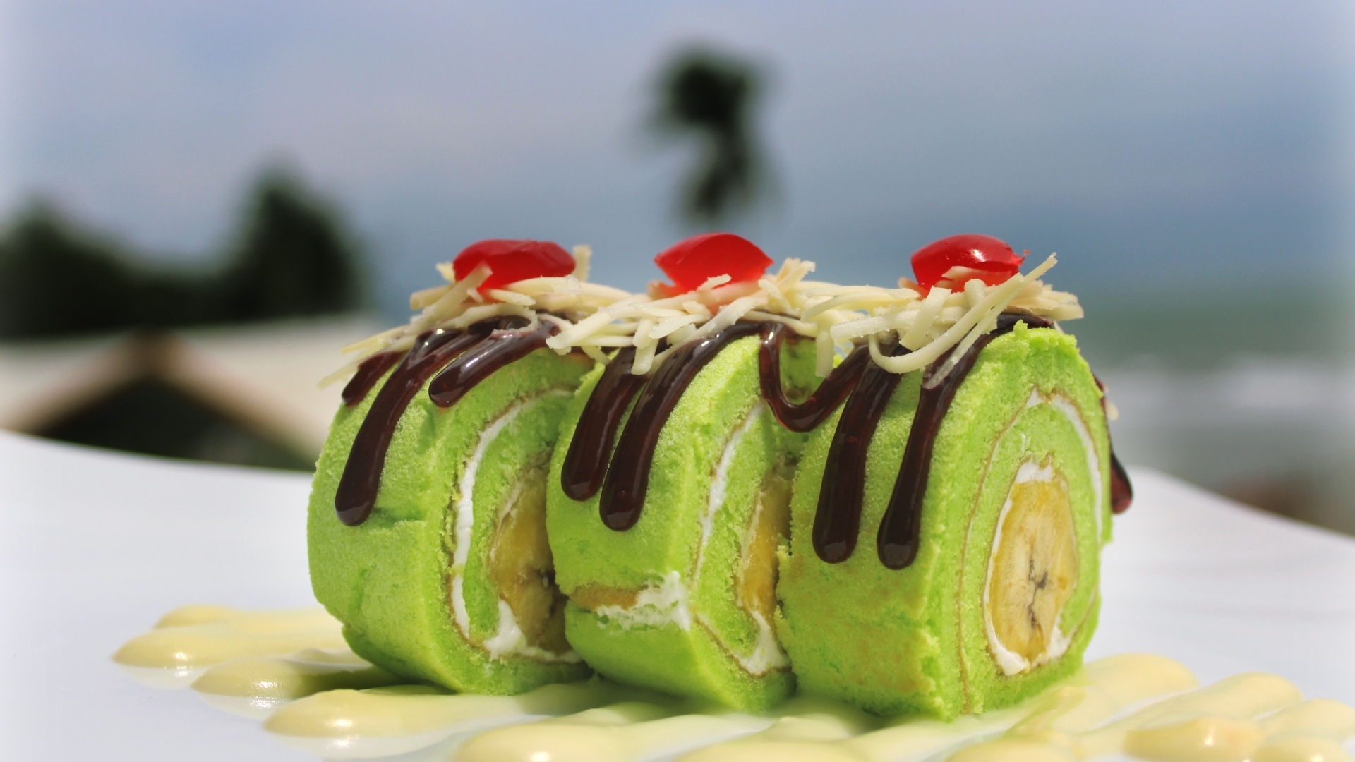 Рулет с бананом и сгущенкой