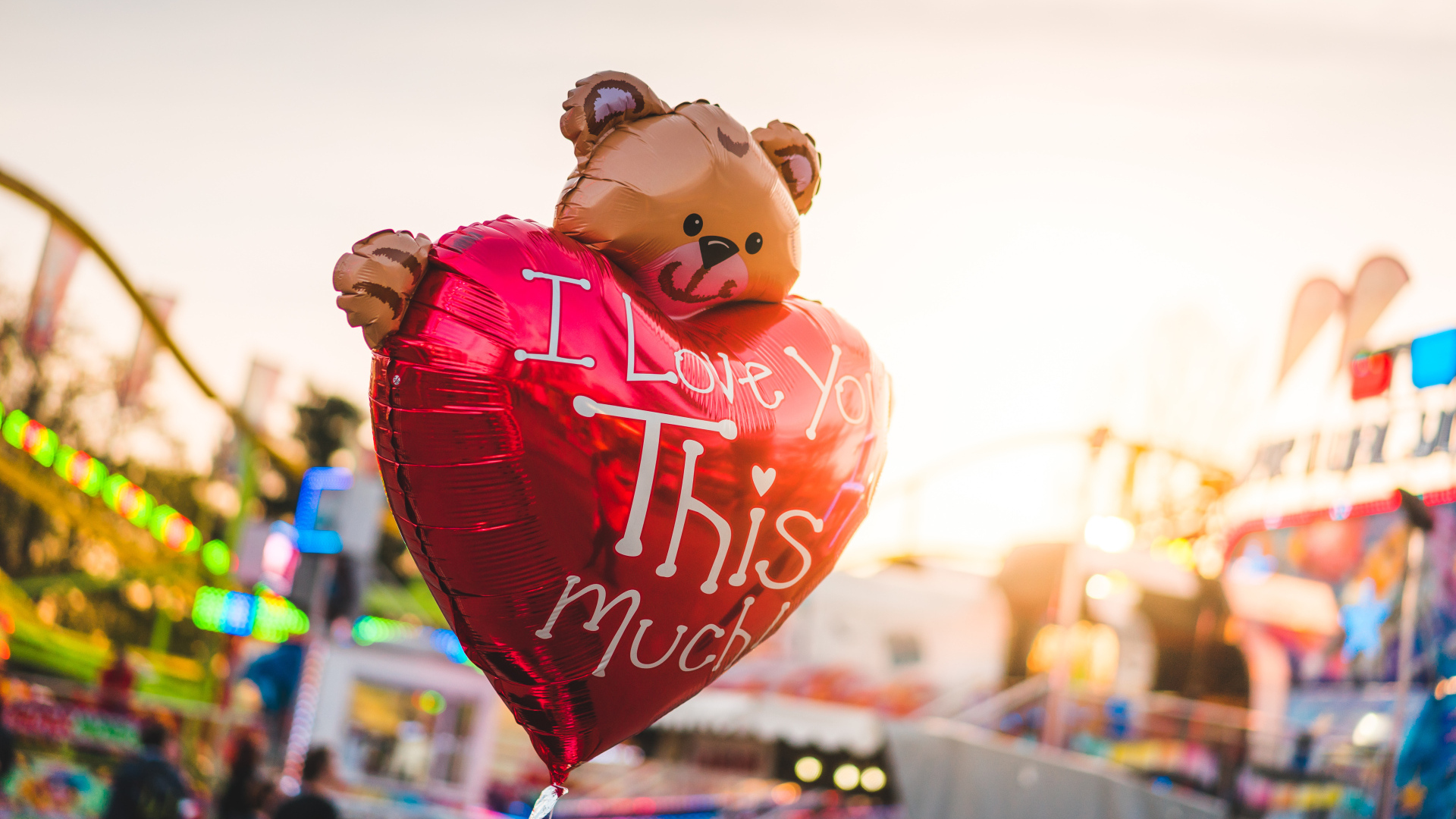 Воздушный шарик плюшевый мишка с сердцем для любимой